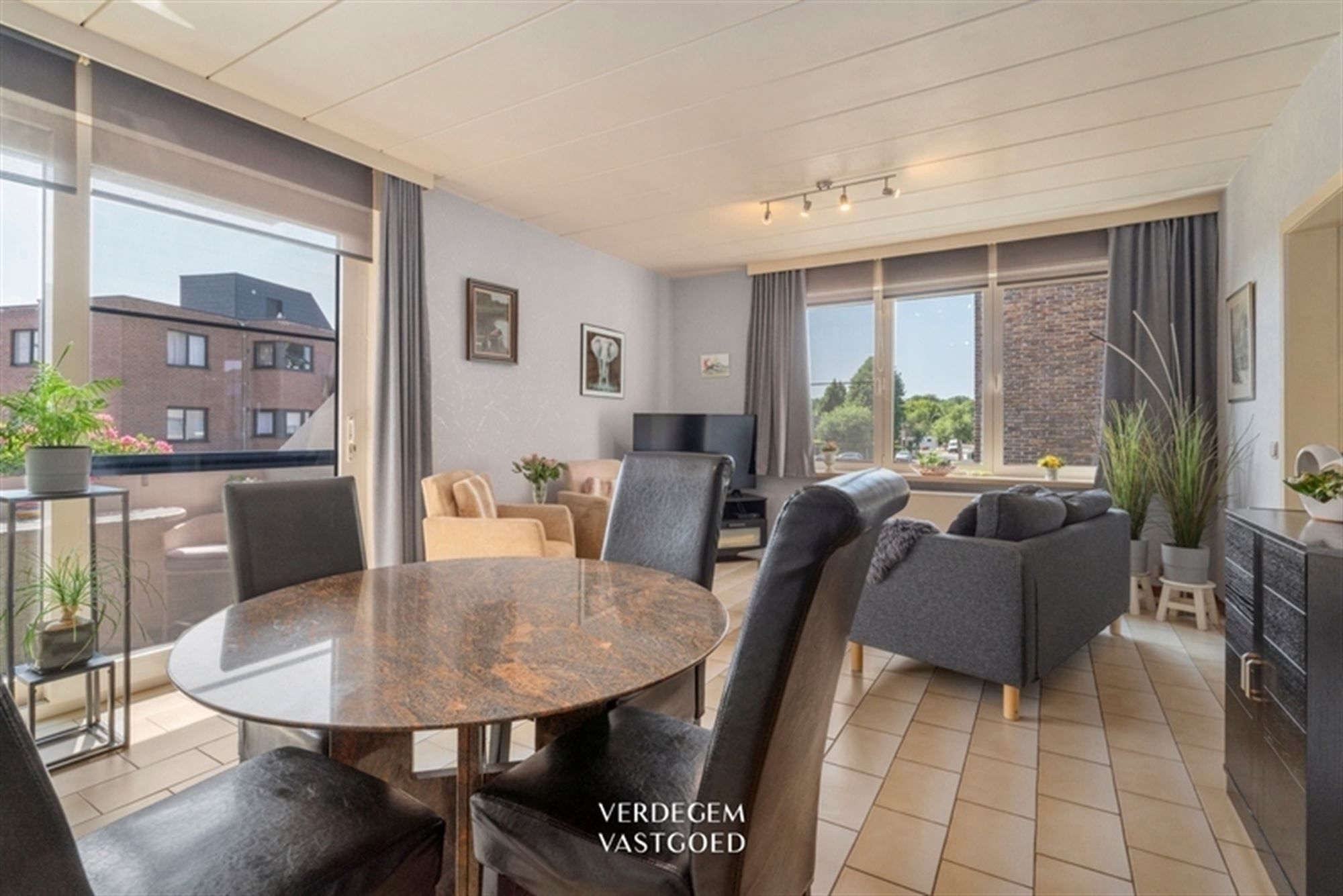 Knap 2 slaapkamer appartement met 2 terrassen en garage foto 2