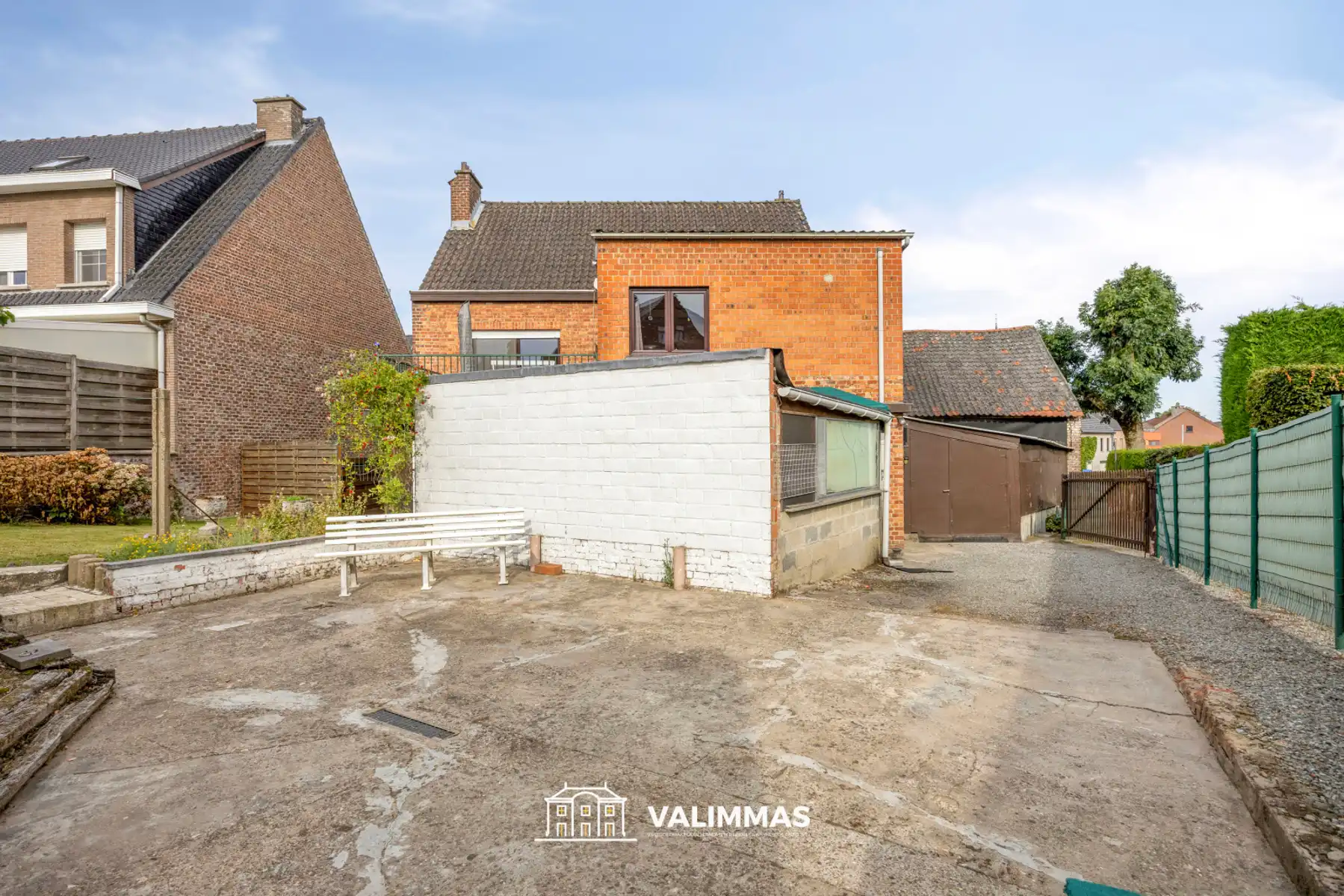 Zeer ruime vrijstaande woning met tuin, garage & bijgebouwen foto 14