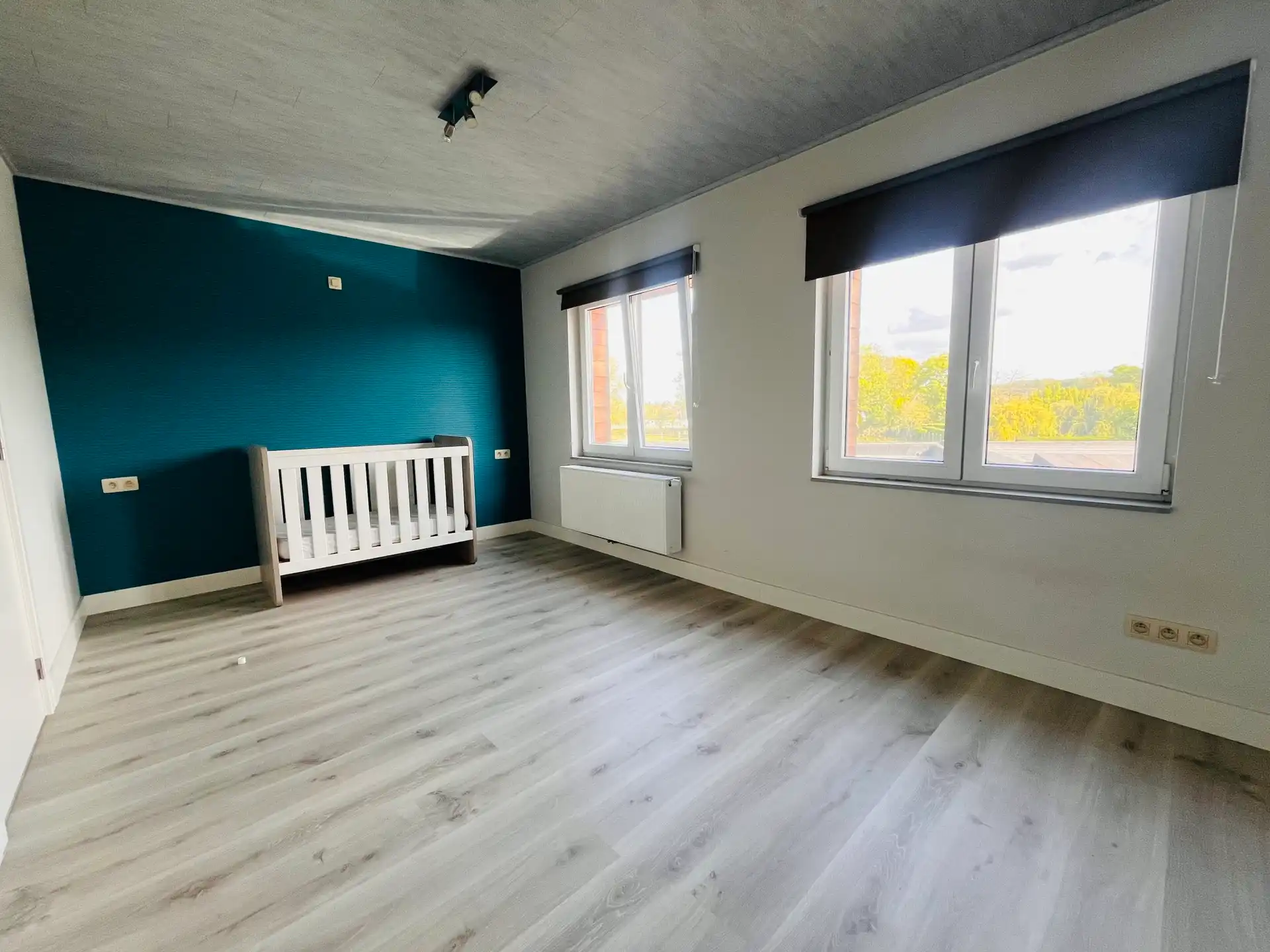 RUIME WONING MET 3 SLPK EN ZONNIGE TUIN. foto 14
