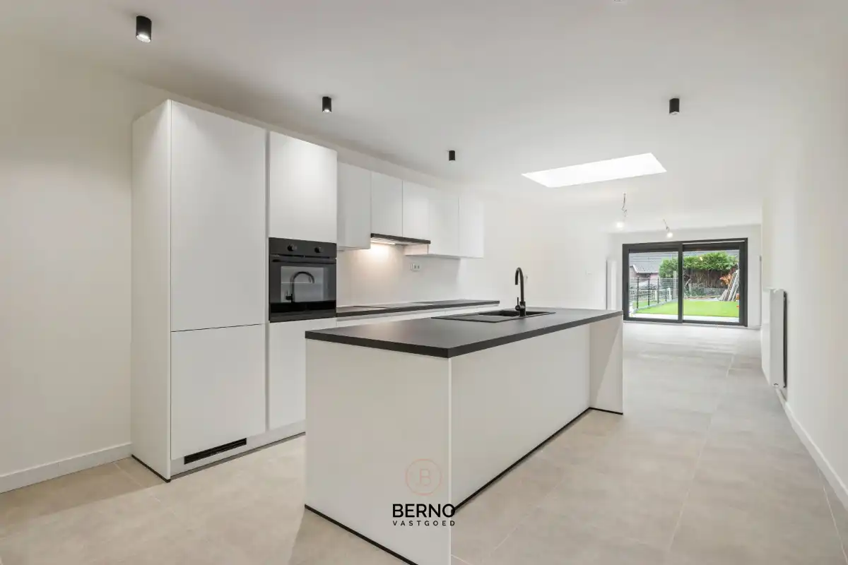 Prachtige (ver)nieuwbouw met autostaanplaats vlakbij de 'Heide' foto 6