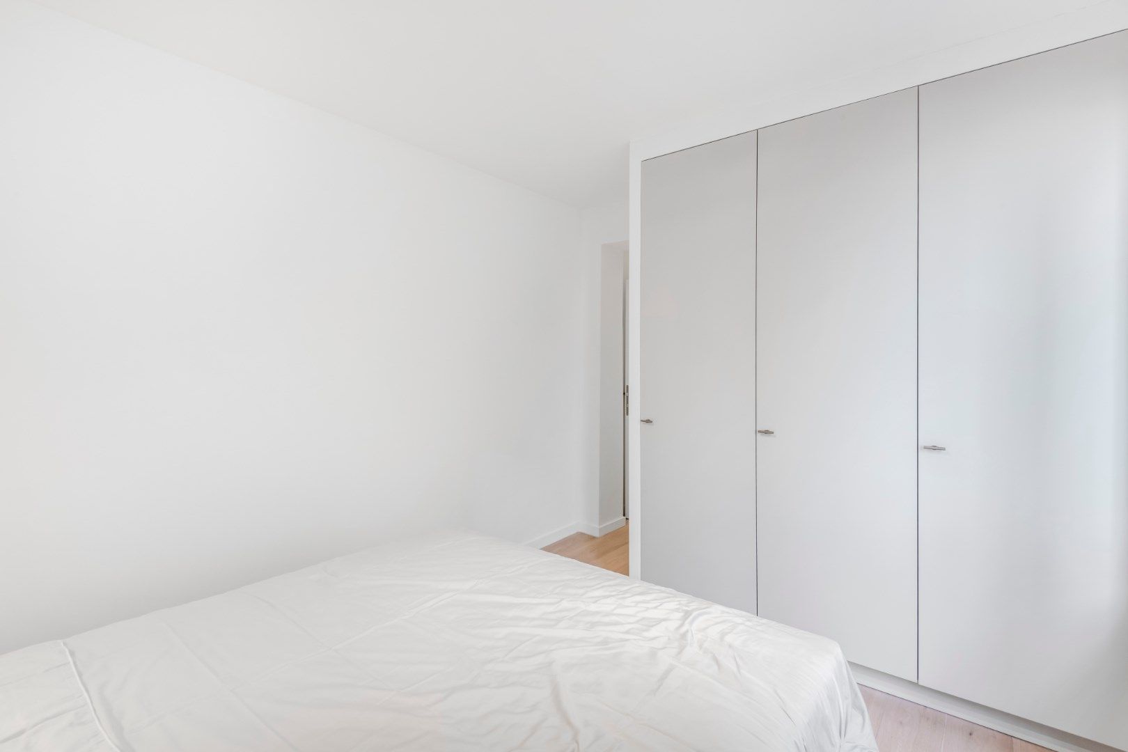 Zonnig, instapklaar appartement met prachtig zeezicht, gelegen op het Lichttorenplein. foto 13