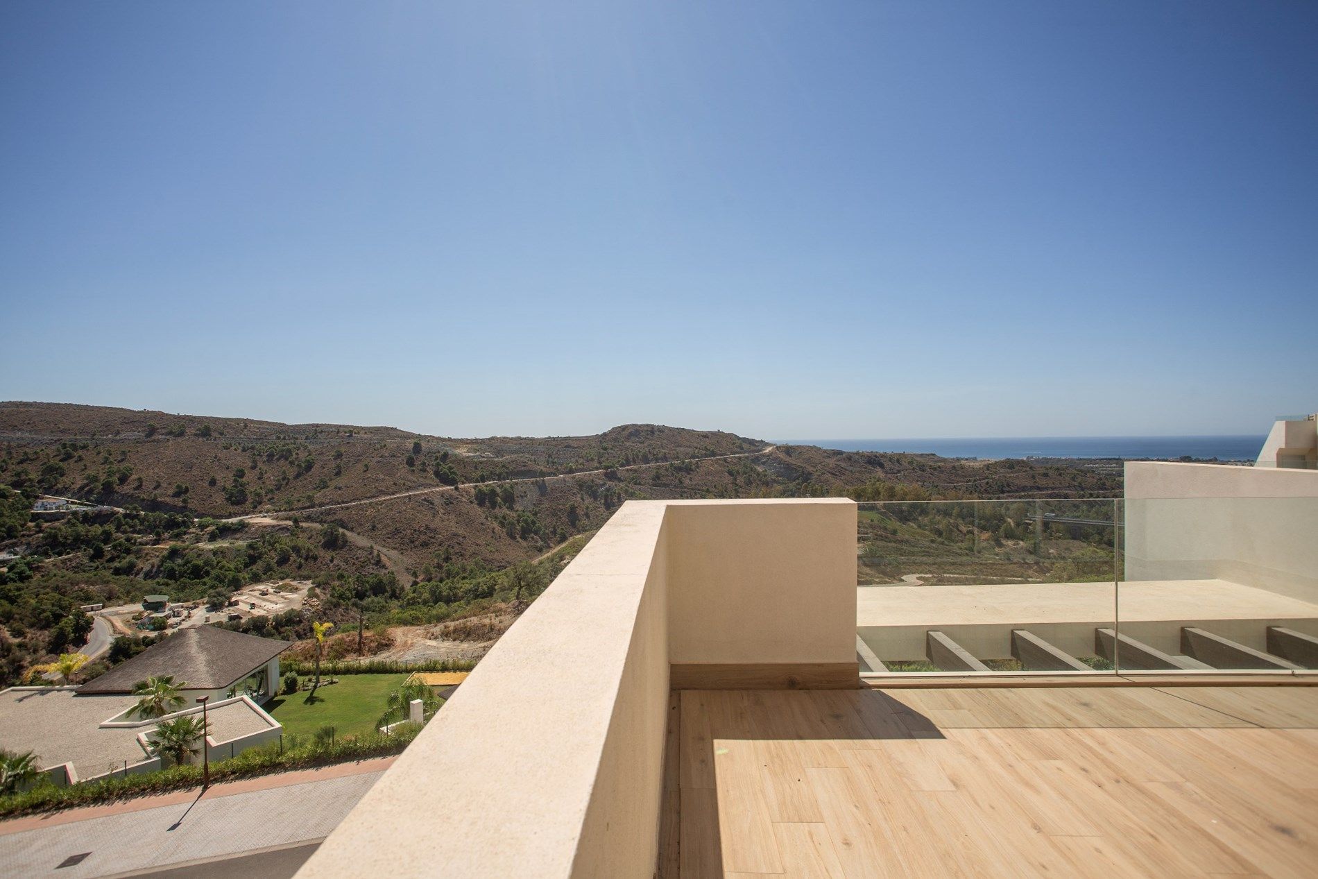 Marbella Club Hills - Prachtige instapklare penthouse met solarium, ruime woonkamer met volledig ingerichte keuken en biedt prachtig uitzicht op zee en het groe foto 19