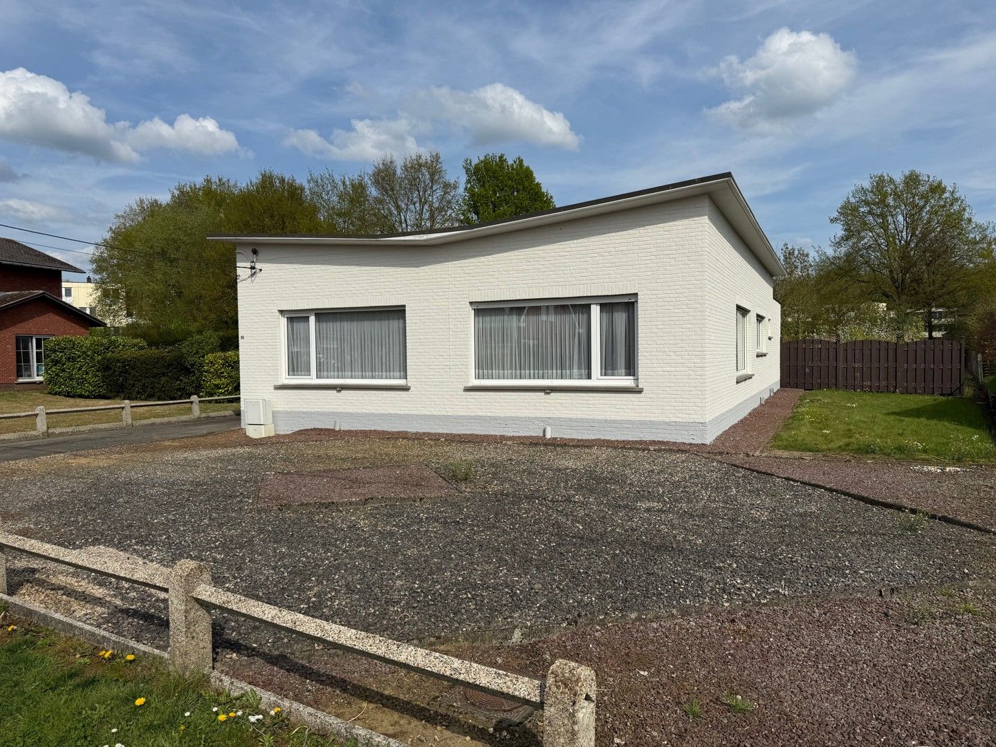 Gelijkvloerse woning met 3 slaapkamers en ruime tuin foto {{pictureIndex}}