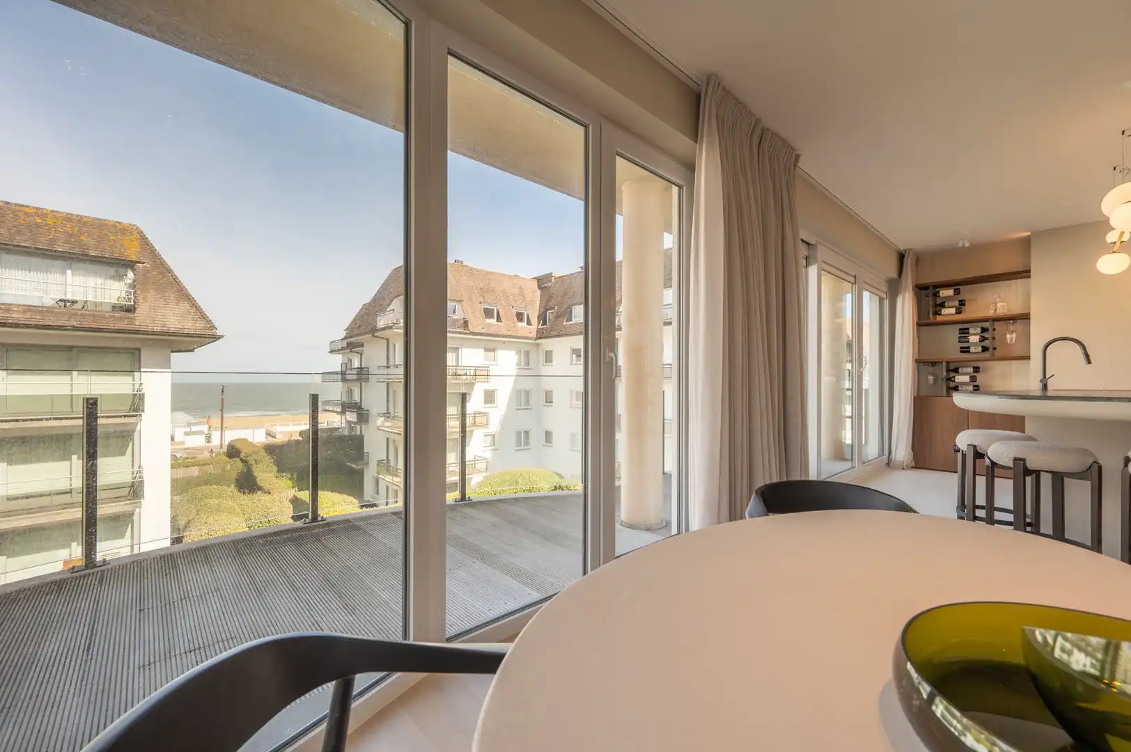 Instapklaar appartement met frontaal zeezicht in het Zoute. foto 18