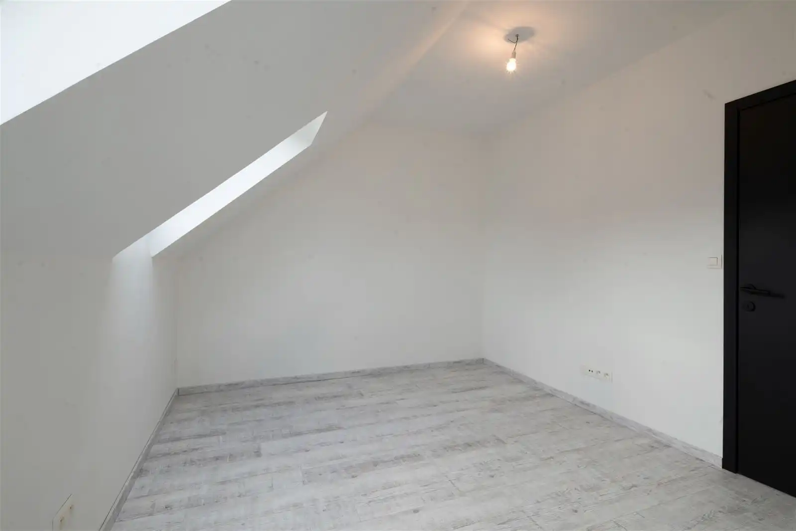 Instapklare volledig vernieuwde gezinswoning met tuin op 4are60 foto 22