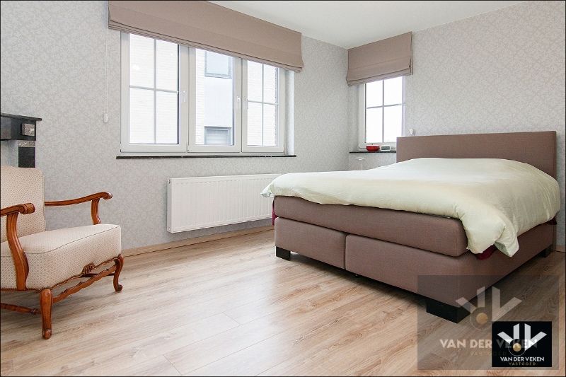 Karaktervolle en instapklare gezinswoning met drie ruime slaapkamers en dressing in een rustige omgeving met prachtig uitzicht op de achterliggende velden te Beverst/Bilzen foto 12