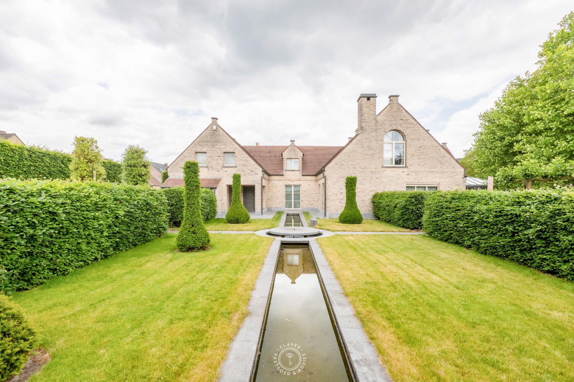 Exclusieve ruime villa op wandelafstand van het centrum van Sint-Pauwels foto {{pictureIndex}}