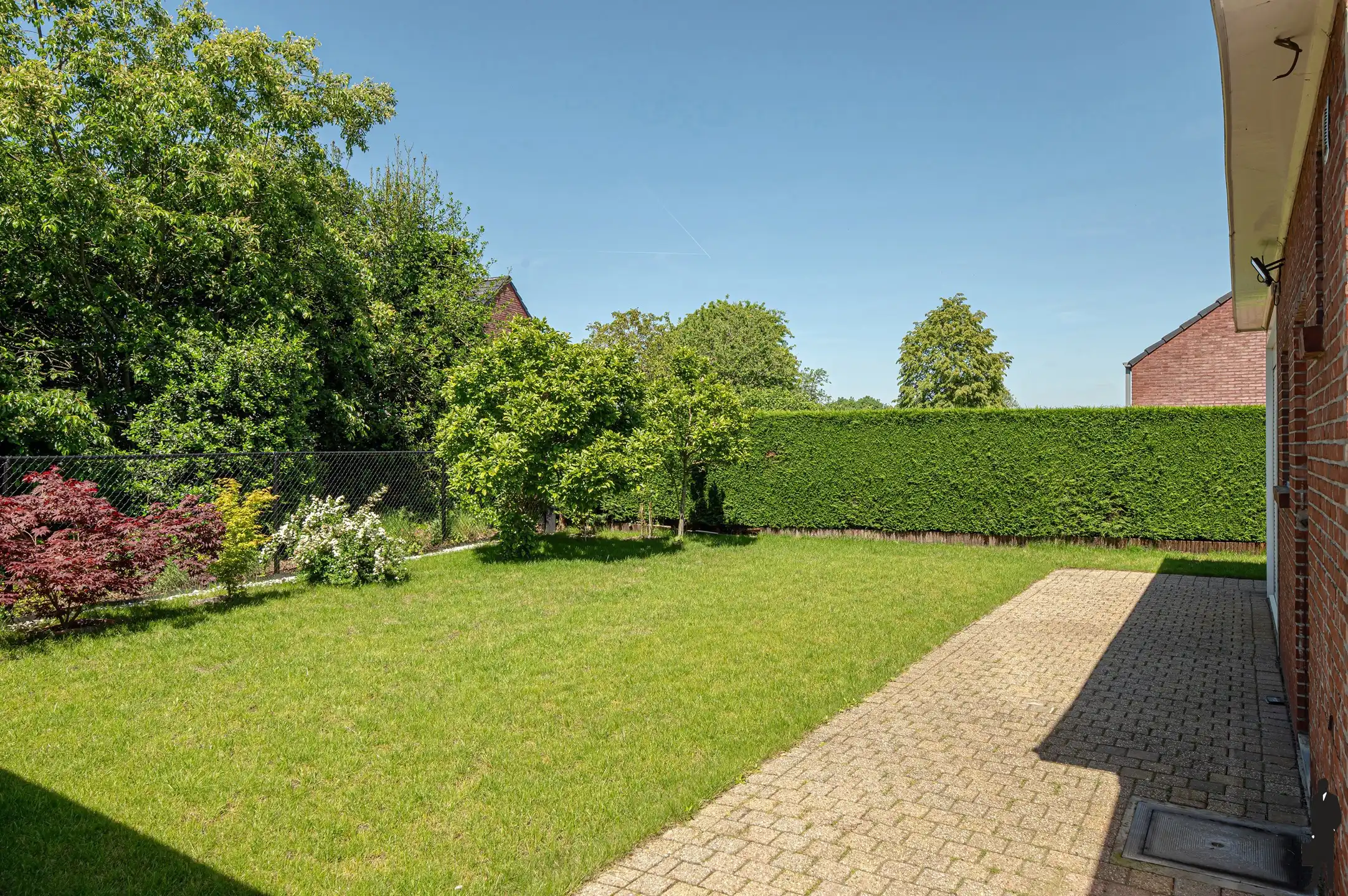 Rustig gelegen ruime gezinswoning met maar liefst 7 slaapkamers, meerdere garages en tal van praktische troeven. foto 27