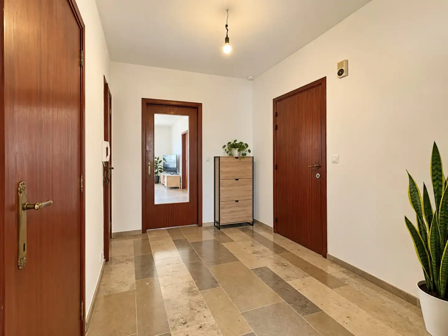 Prachtig gerenoveerd appartement met 2 slaapkamers en garagebox te huur te Wondelgem foto 13