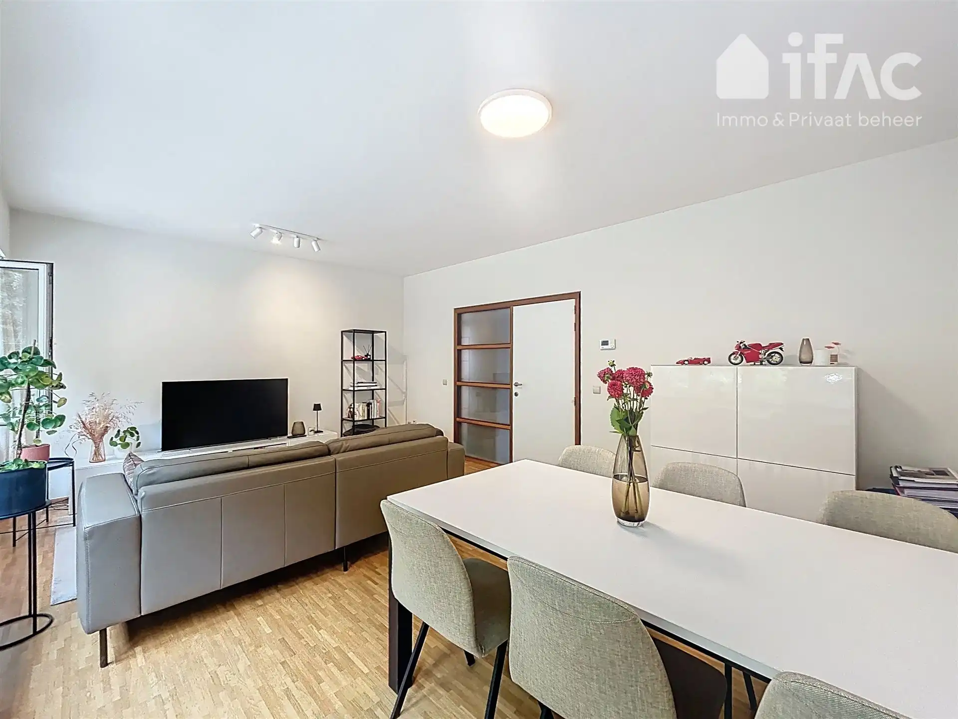 Zeer goed onderhouden appartement op de 2de verdieping foto 2