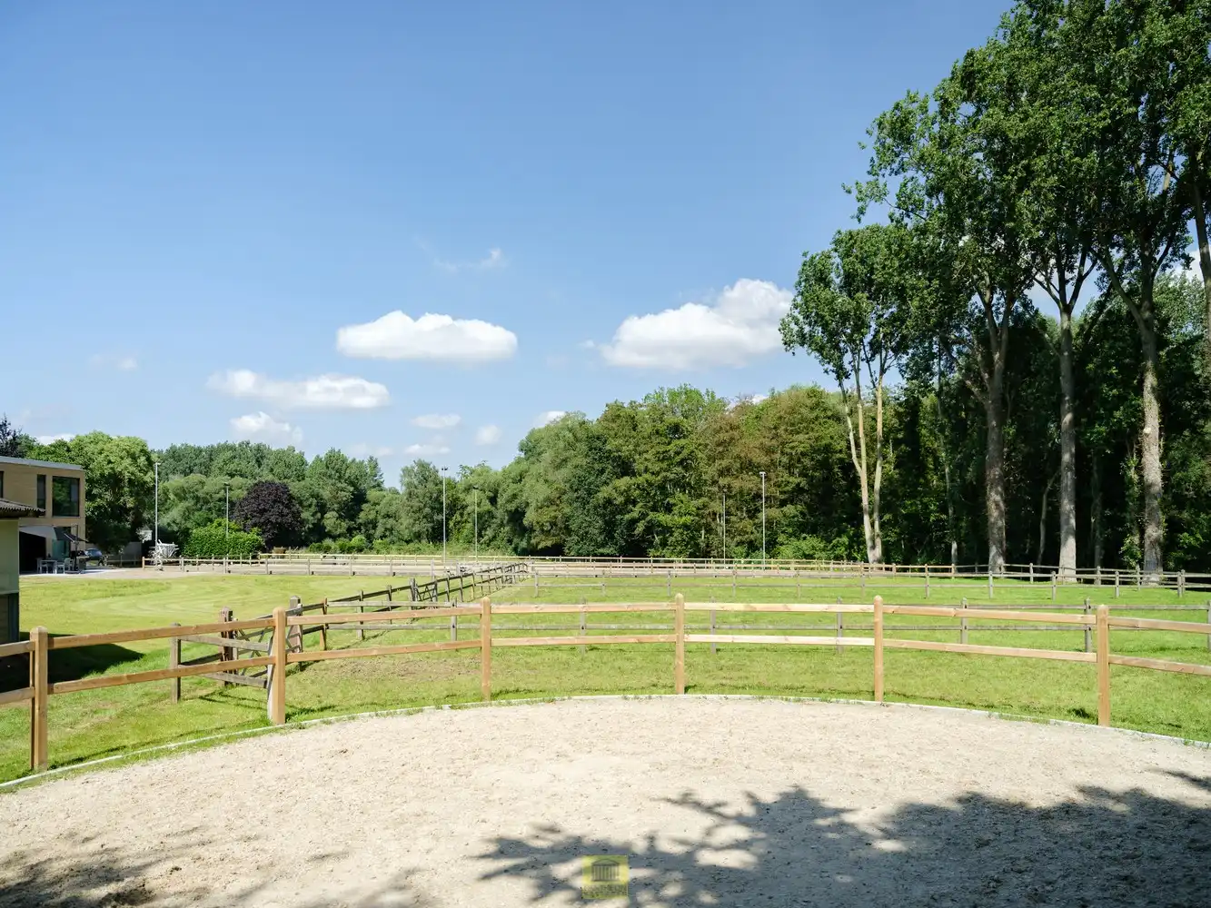 Uitzonderlijk pand - manege met gastenverblijf foto 9