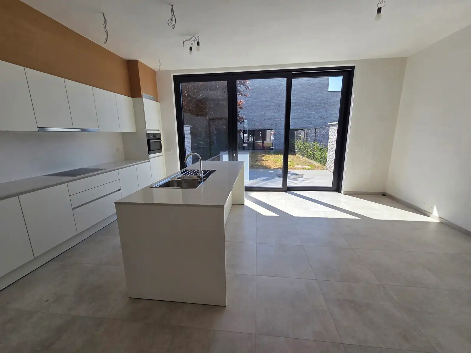 Nieuwbouwwoning met 4 slaapkamers! foto 2
