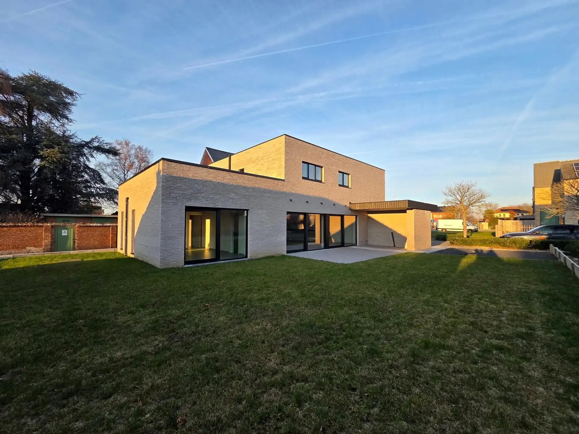 Viergevelvilla...Bouwjaar 2018...Einde bouw 2025...6 slaapkamers... foto {{pictureIndex}}