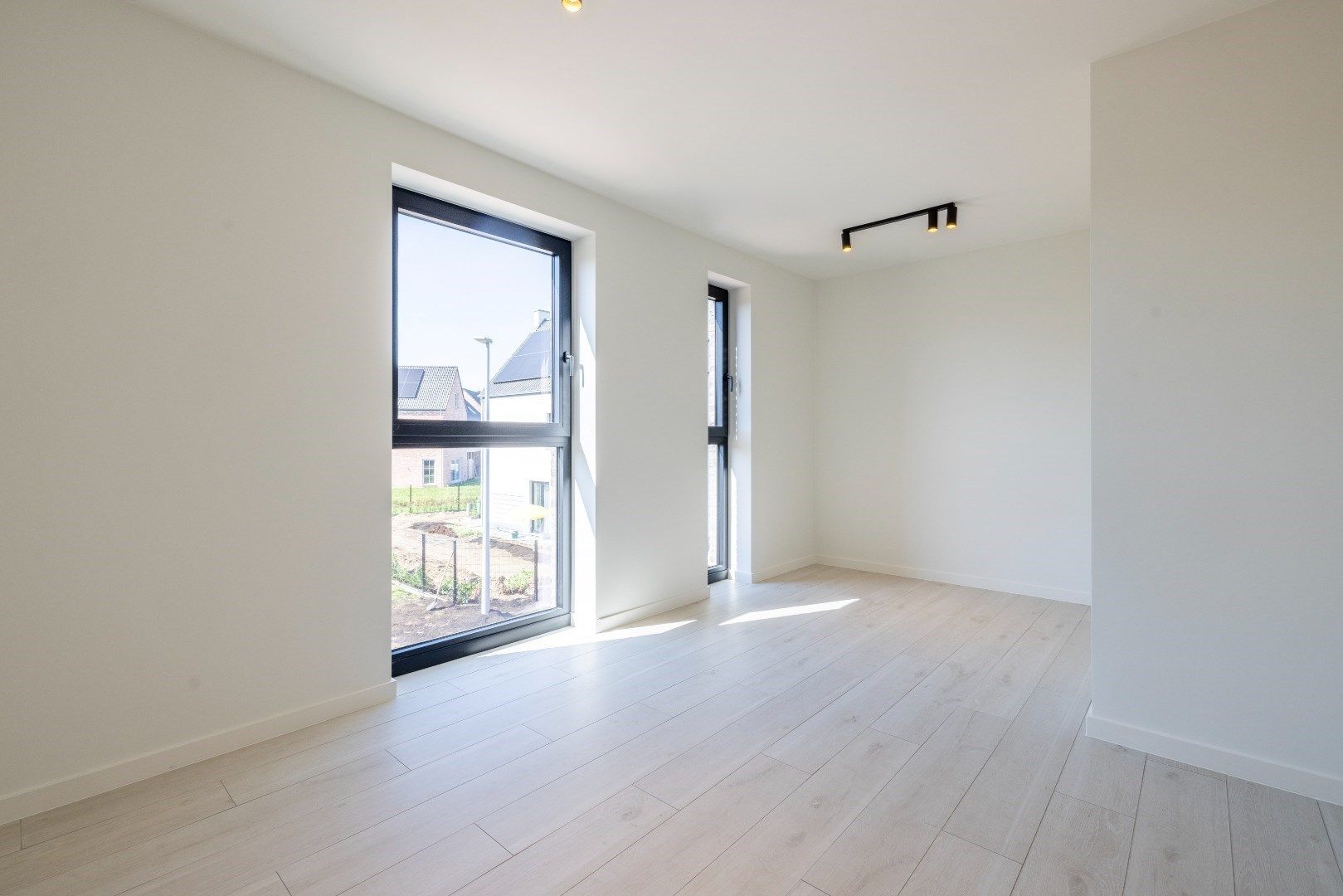 HALF OPEN NIEUWBOUW BEN-WONING MET 3 SLK, GARAGE, TERRAS EN TUIN foto 16