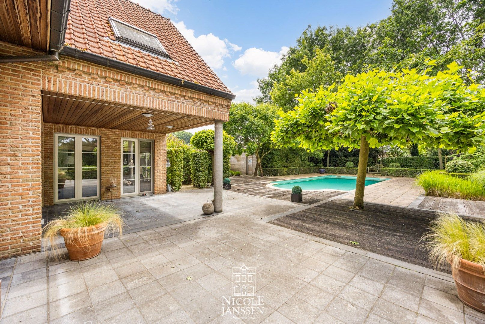 Ruime villa in landelijke stijl met zwembad  foto 28