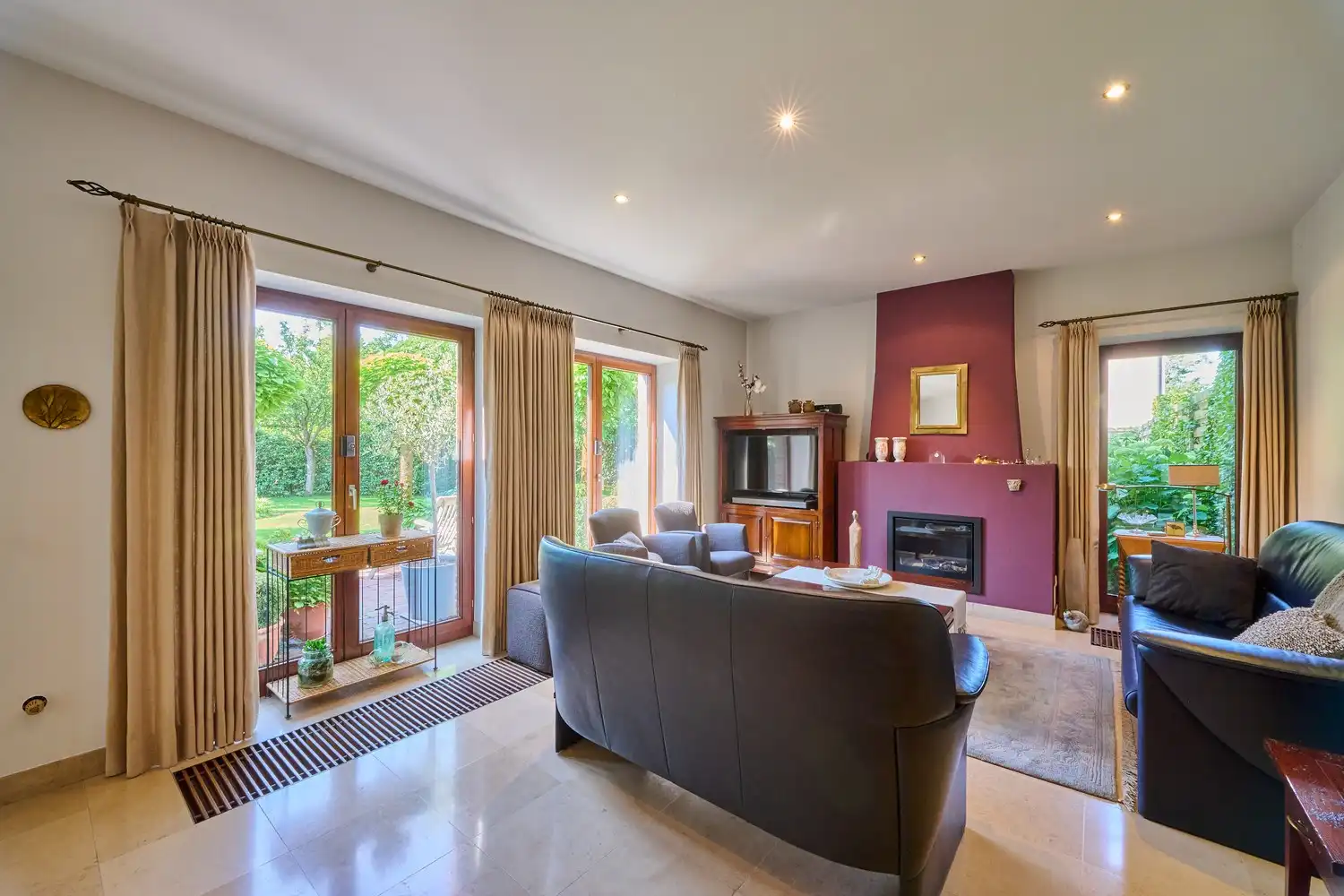 Karaktervolle woning met praktijkruimte,  4 slaapkamers en zuidgerichte tuin foto 3