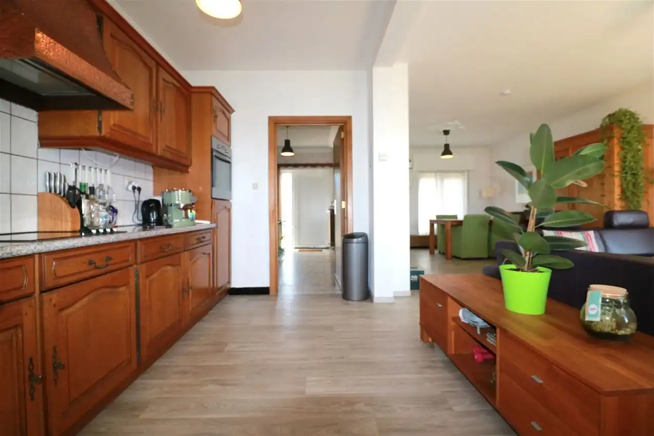 Gusting gelegen woning met 2 slpk, garage en tuin foto 12