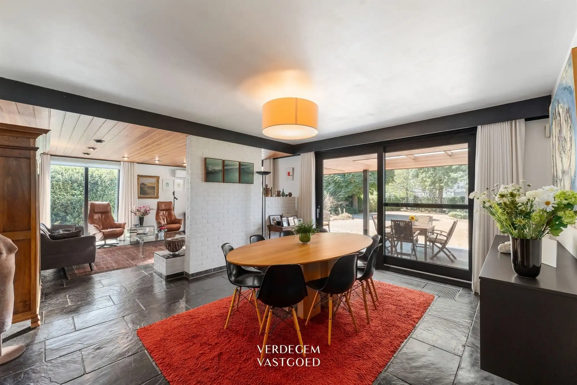 Knappe villa met 4 slaapkamers op een royaal perceel in een rustige woonwijk foto 4