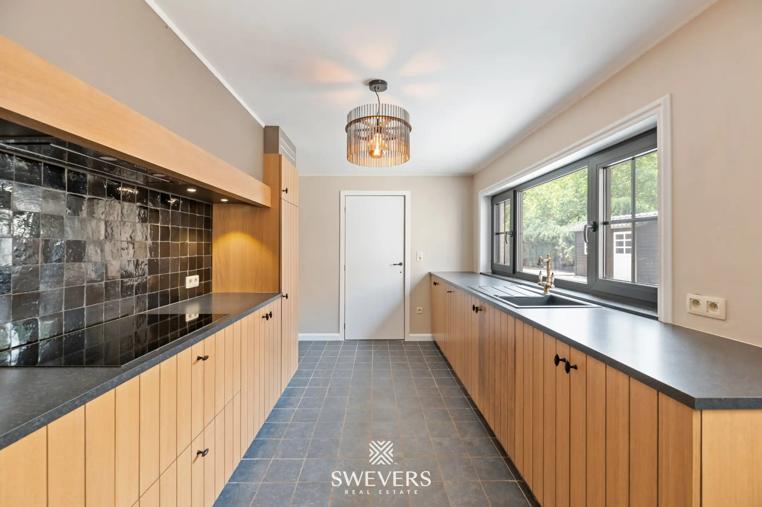 Ruime open bebouwing met 259 m² woonruimte, zuidgerichte tuin en mogelijkheden voor vrij beroep foto 4
