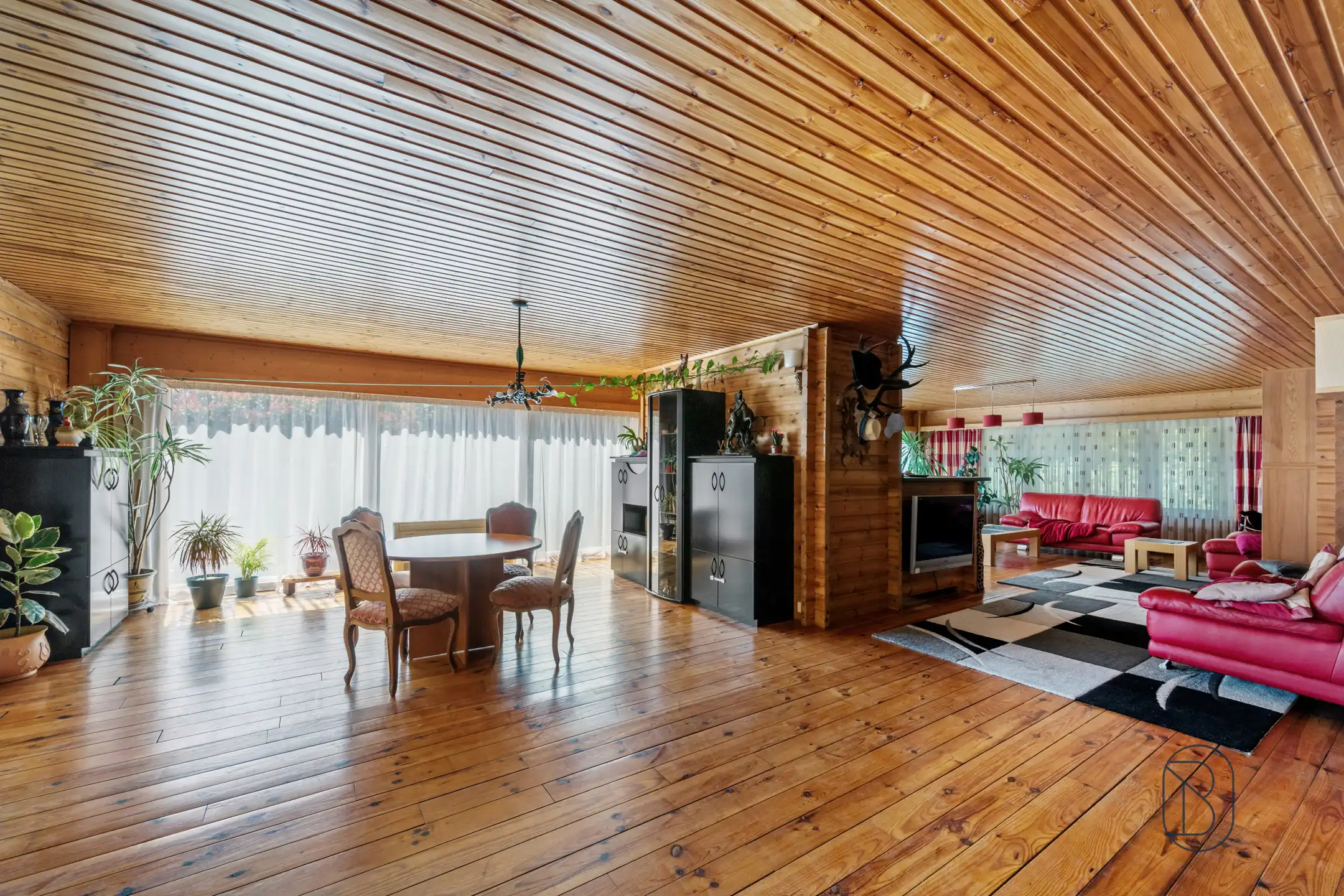 Loods met appartement + studio op 1,45 hectare foto 10