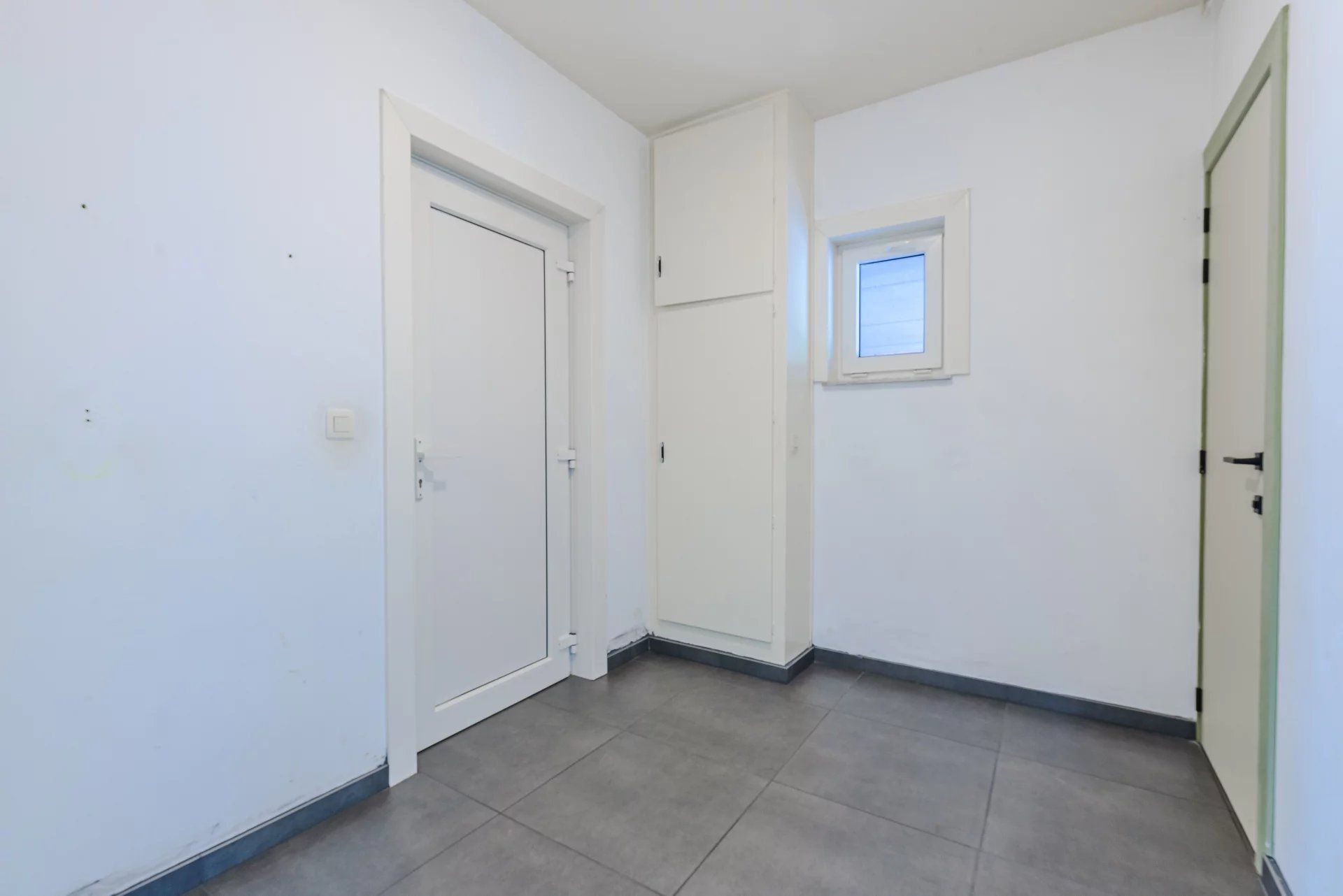 Moderne instapklare woning met 3 slaapkamers op mooi perceel. foto 18