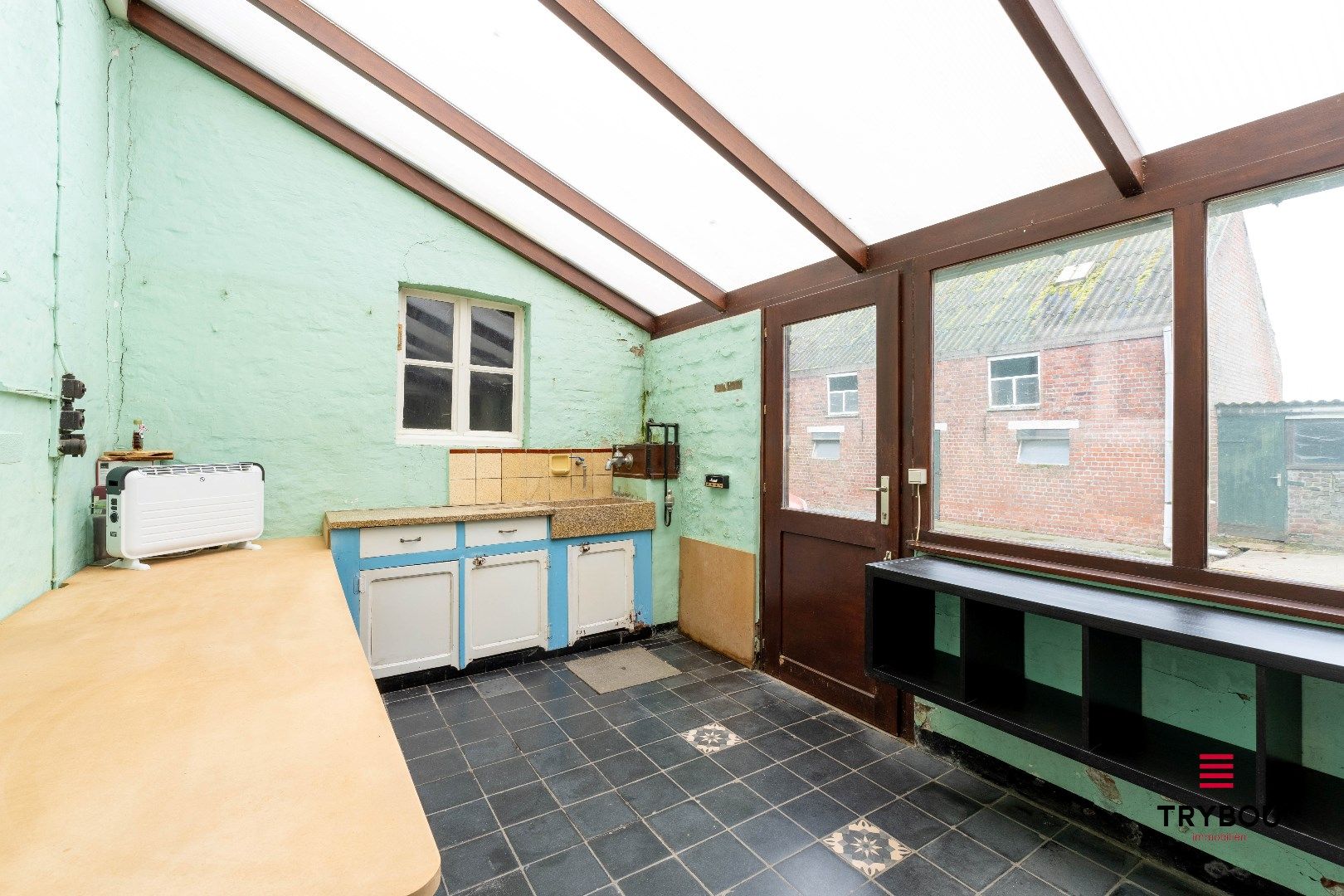 Authentieke hoeve met bijgebouwen op ruim perceel foto 11