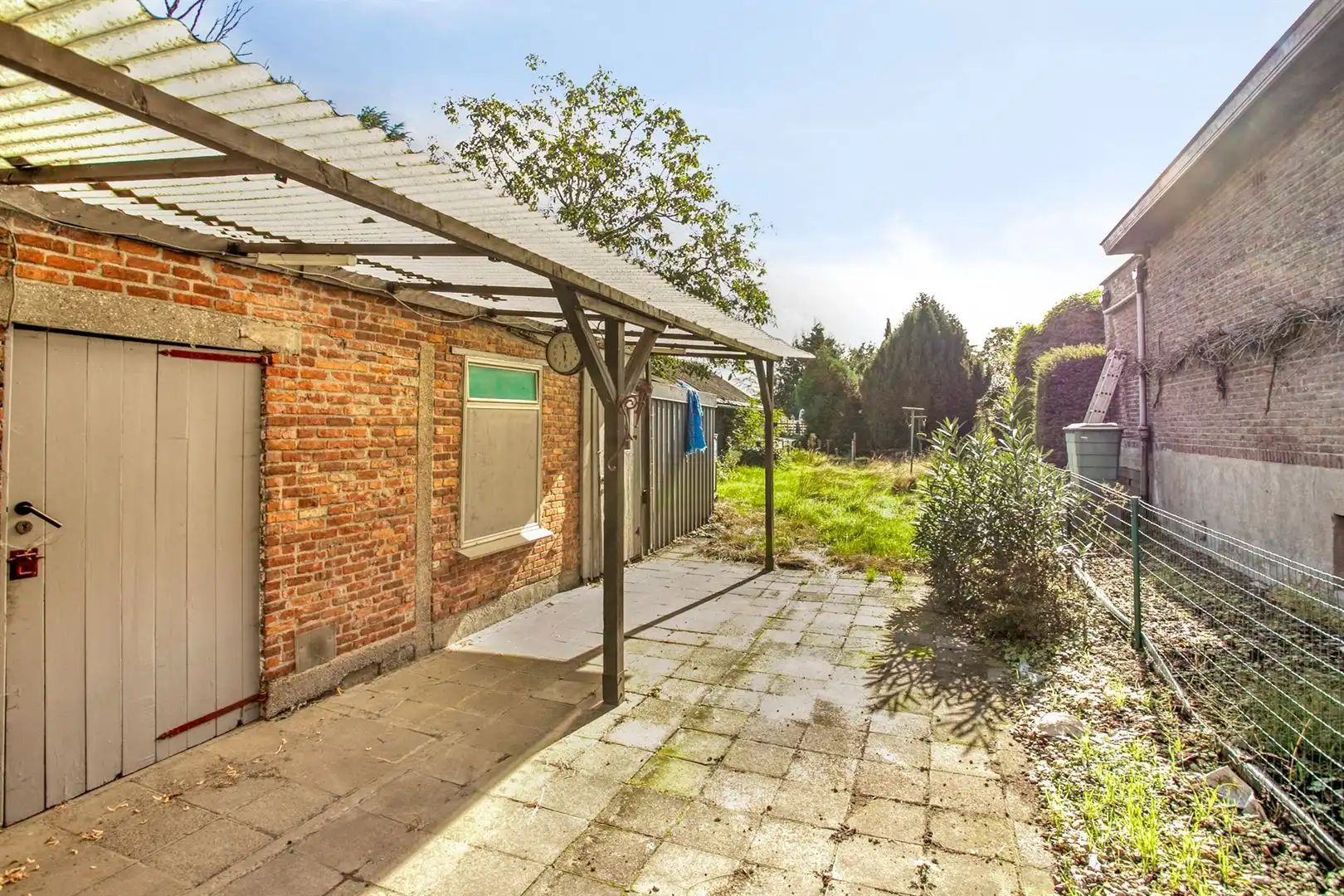 Rustig gelegen, te renoveren open bebouwing met grote zonnige tuin. foto 17