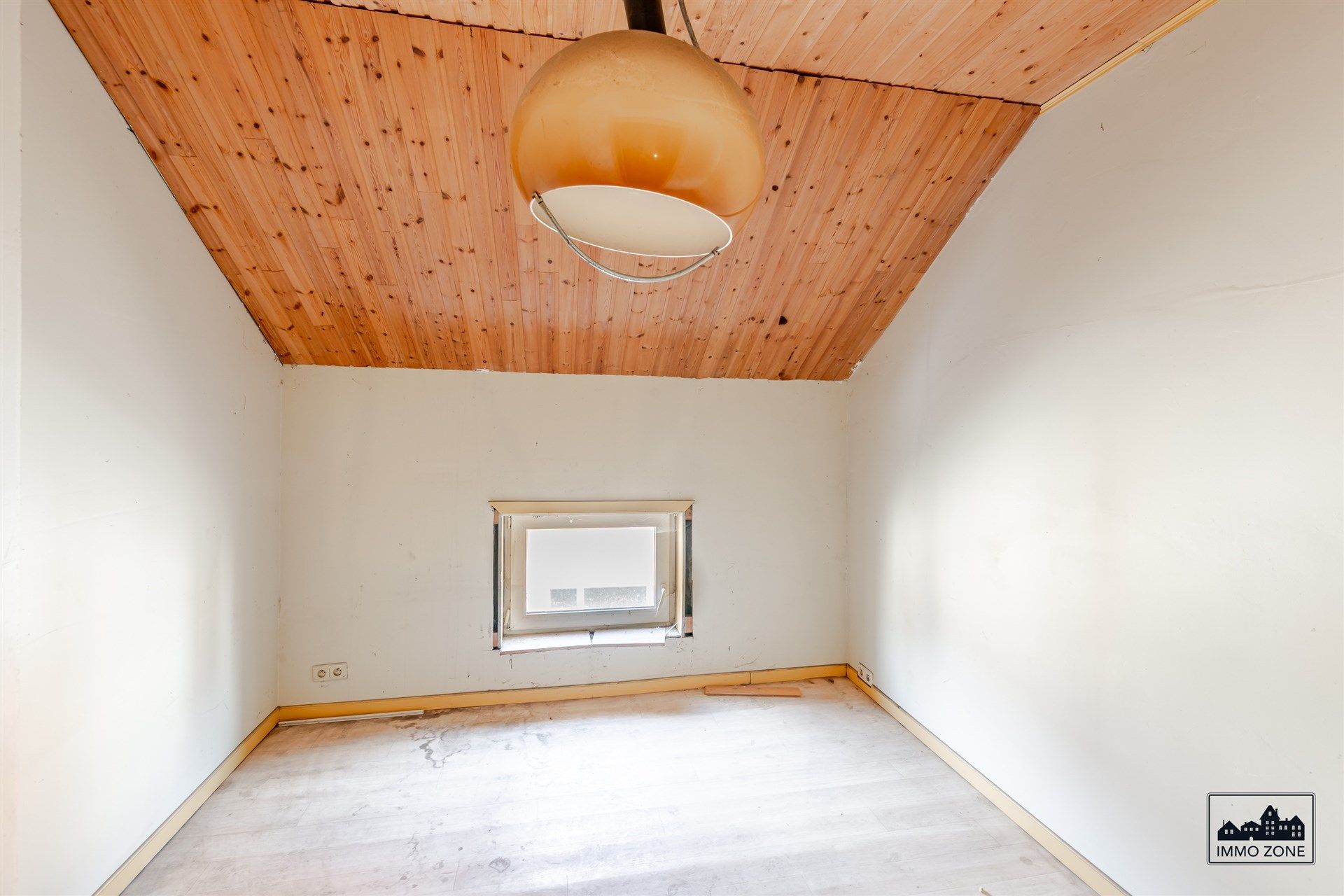 Te renoveren woning in centrum Hamme met veel potentieel foto 13