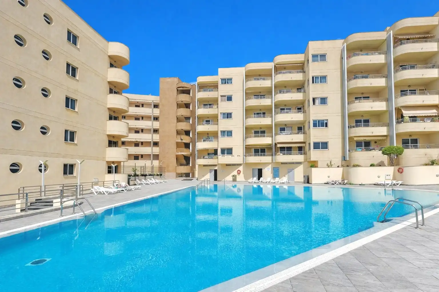 ruim appartement met panoramisch zicht  foto 3