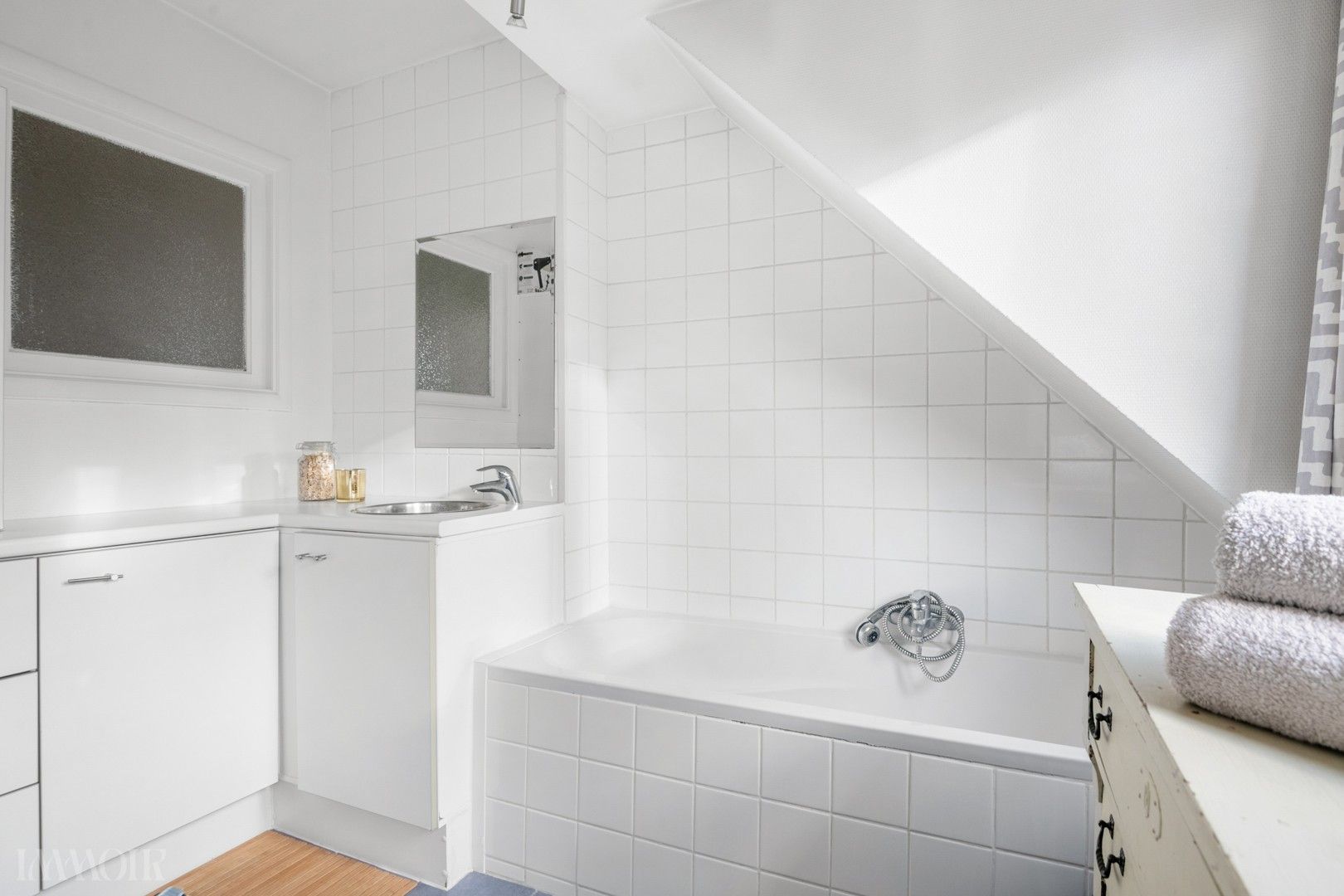 Prachtig gerenoveerde woning met praktijk/studio in hartje Schoten. foto 30