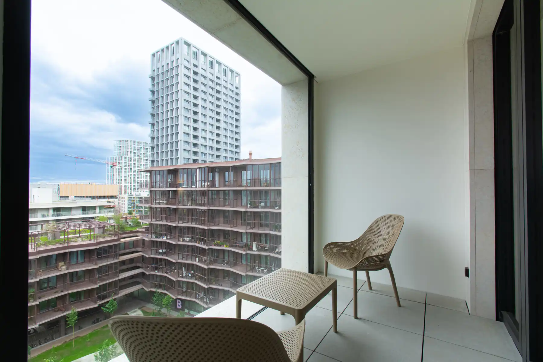 Prachtig gemeubeld 2-slaapkamer appartement met mooi terras foto 5