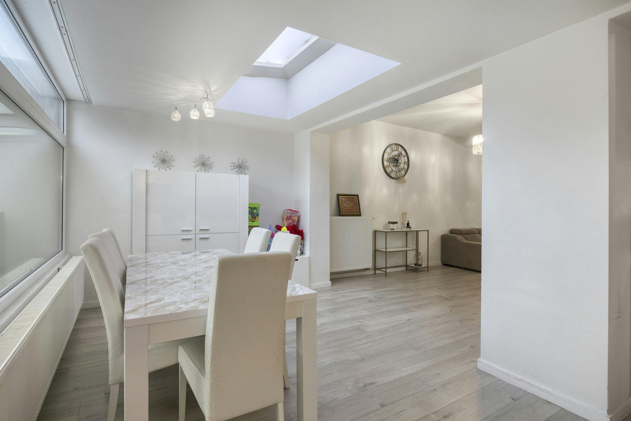 Huis met 6 slaapkamers  en tuin te koop in Merksem! foto 6