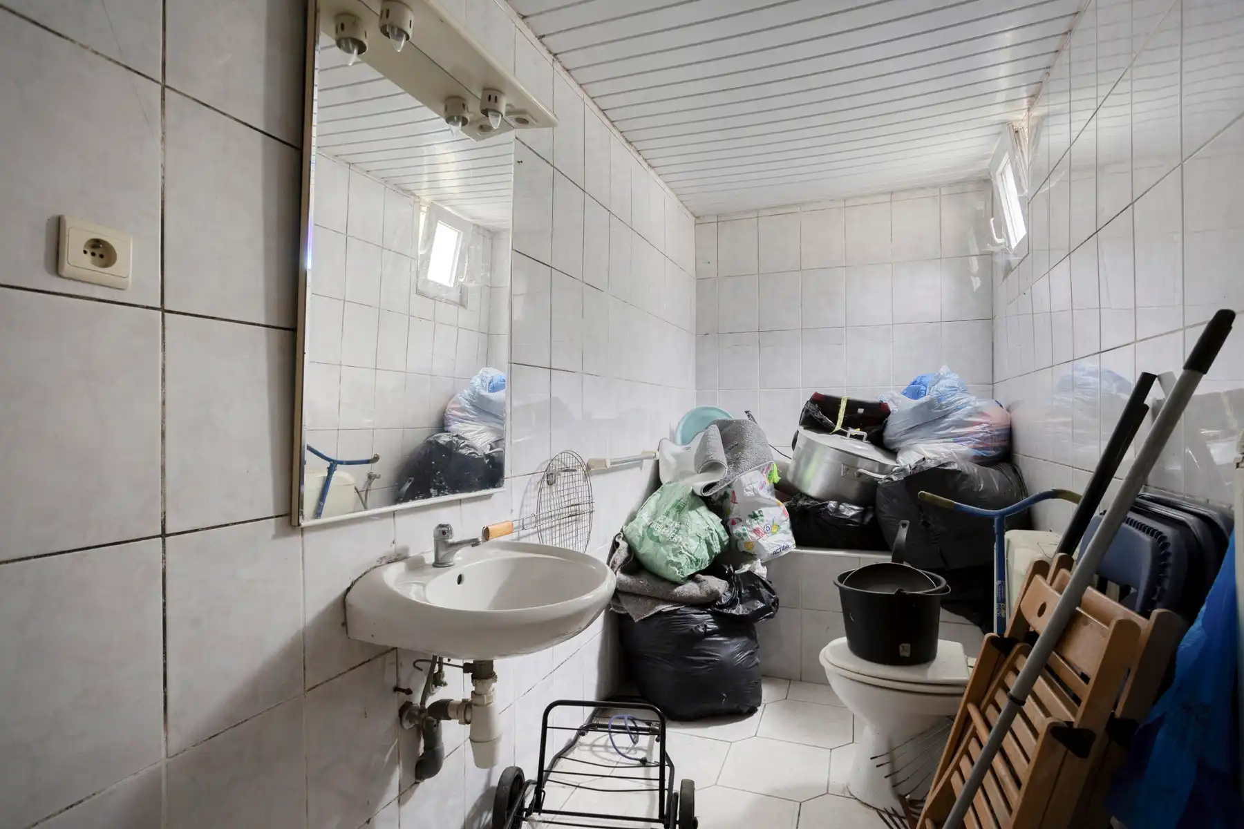 Te renoveren appartementsgebouw met vergunning voor 3 Apps foto 16