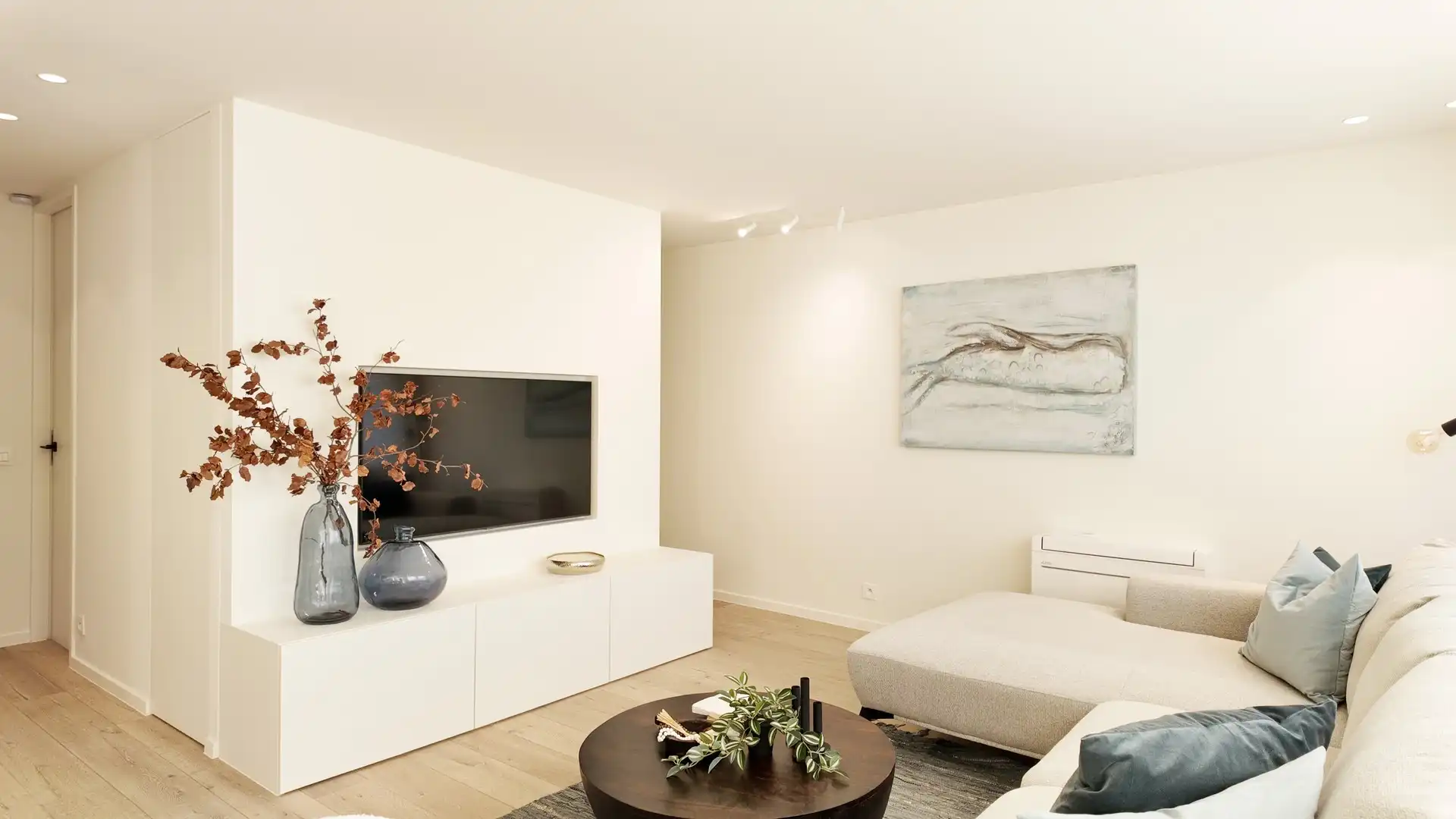 Gemeubeld: gerenoveerd appartement vlakbij de zeedijk met prachtige terrassen foto 3