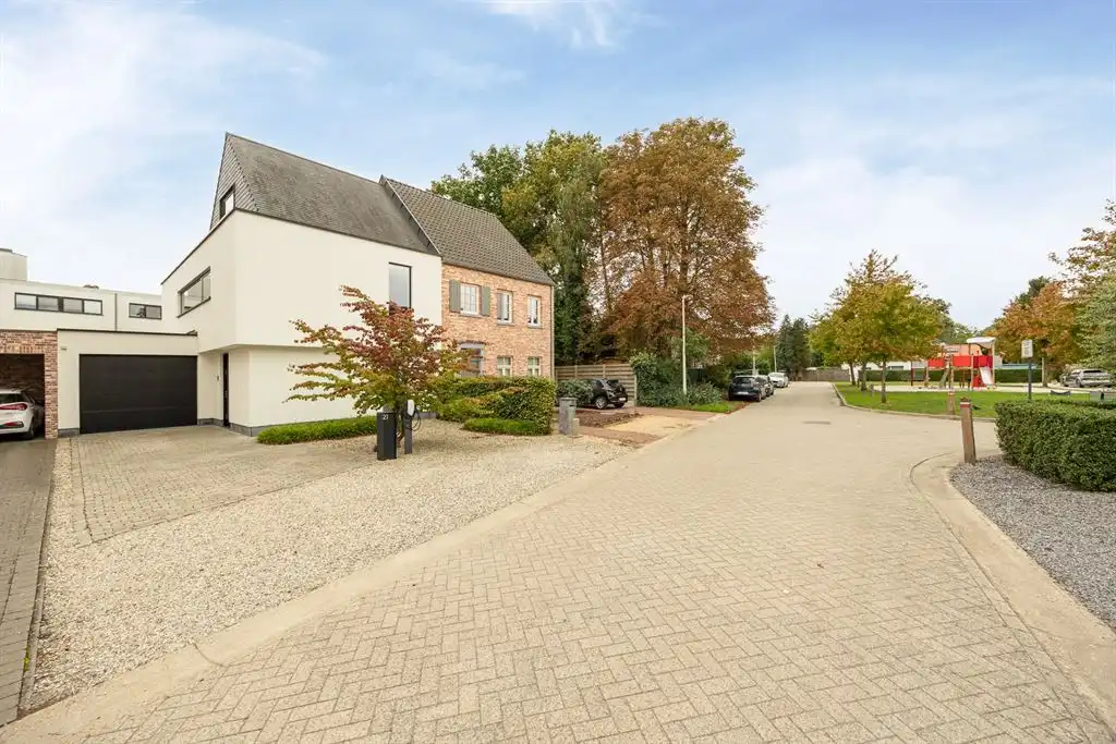 Moderne architecturale woning in een doodlopend straatje foto 26