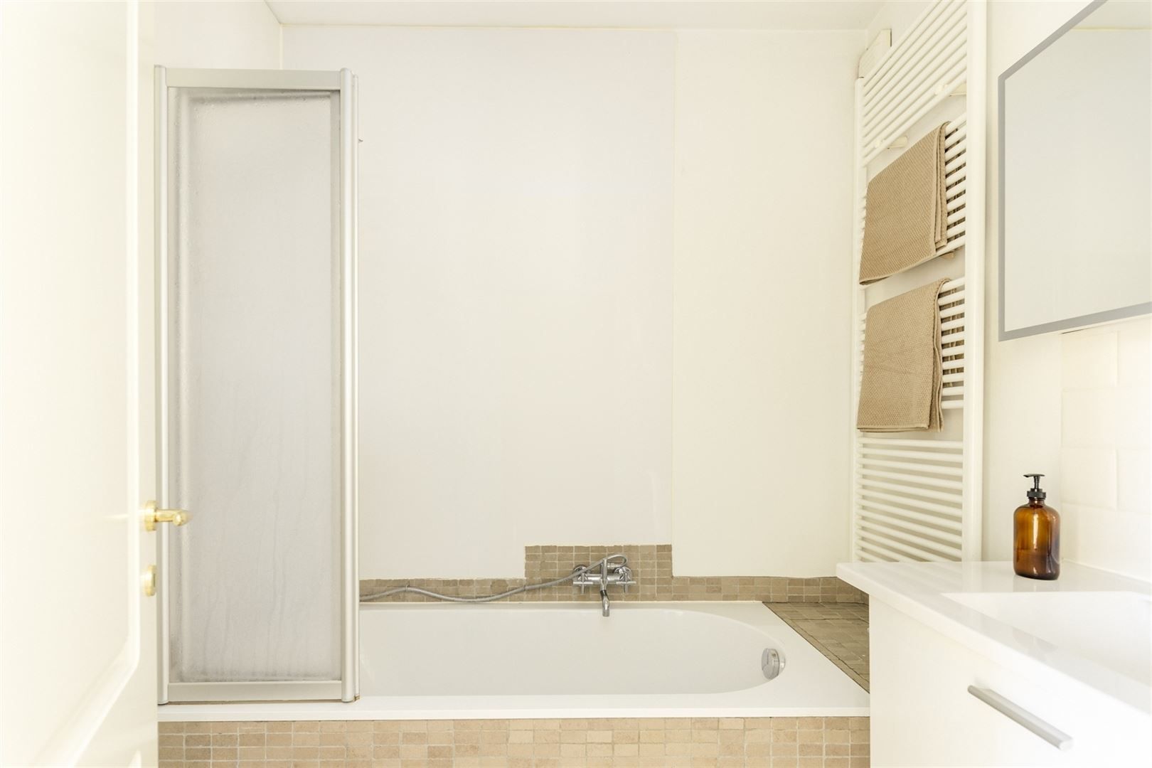 Wonen in het hart van Brasschaat, met zicht op het Oud Gemeentehuis foto 16