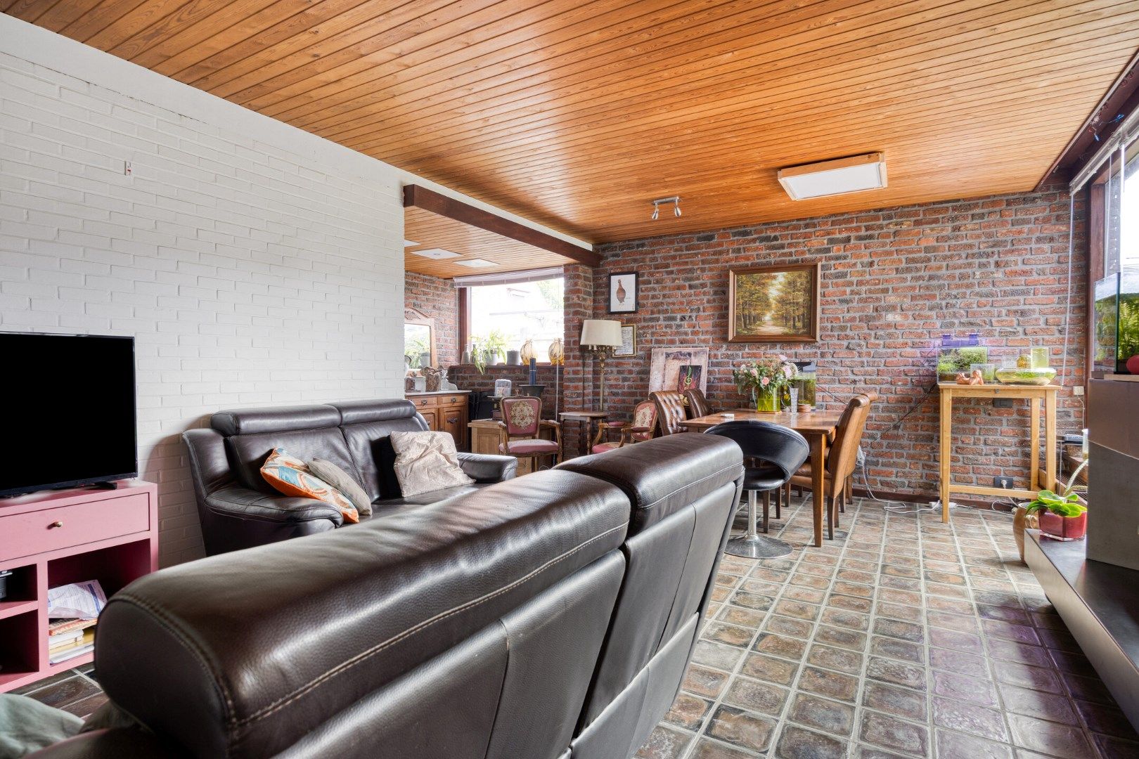 Gunstig gelegen instapklare woning op prachtig perceel van 10a88 ! foto 6