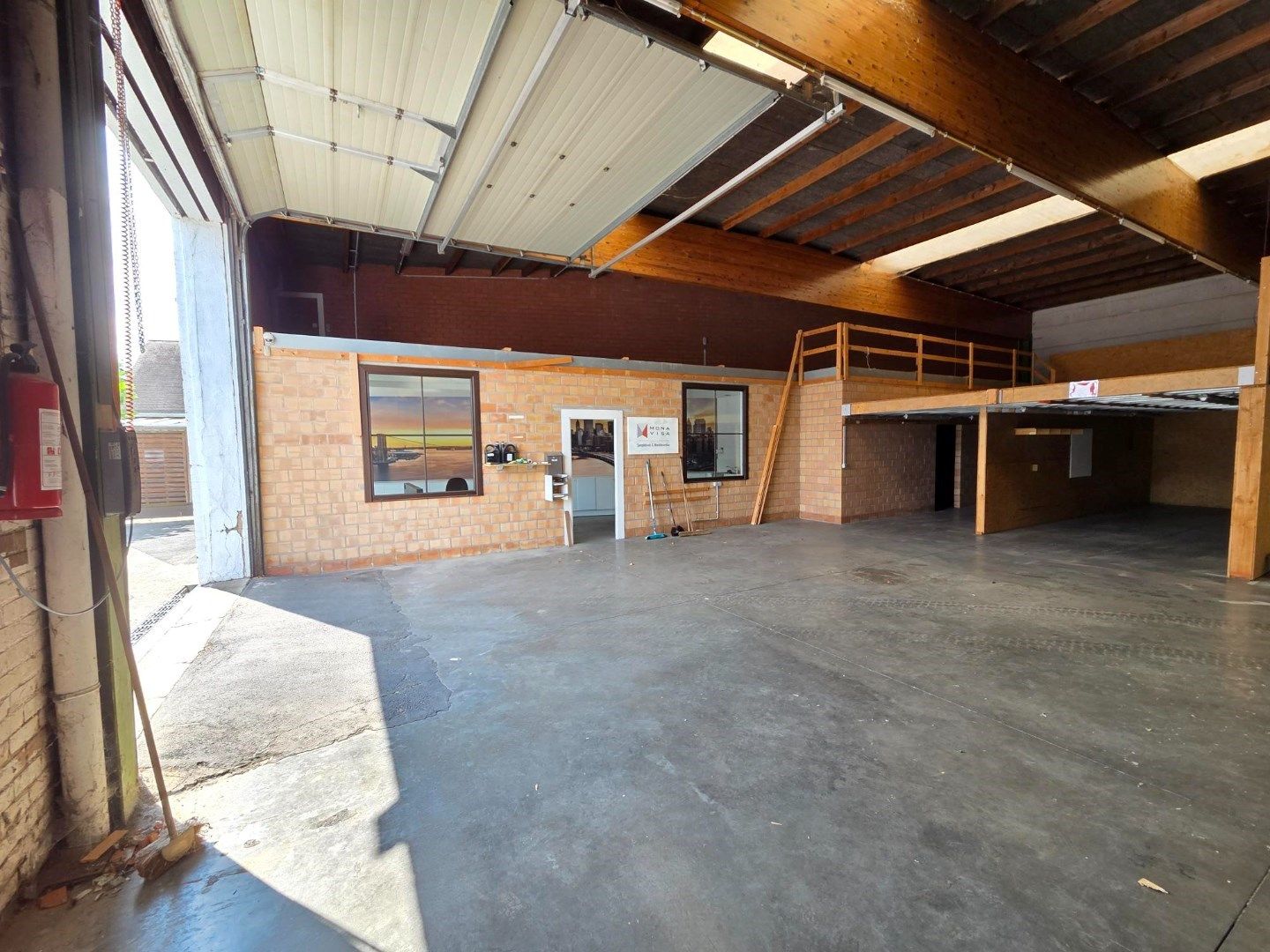 Opslagruimte van 555m² met bureel foto 14