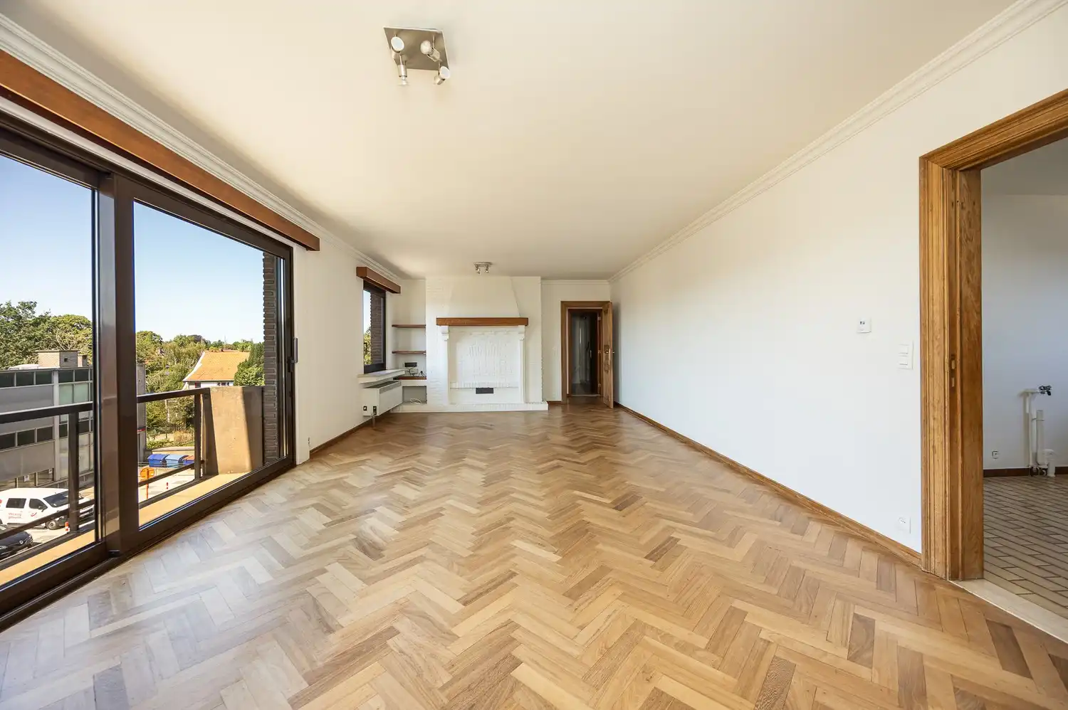 Ruim en lichtrijk appartement met 3 slaapkamers, privé garage en fietsenberging in Brasschaat - recent gerenoveerd met alle comfort. foto 3