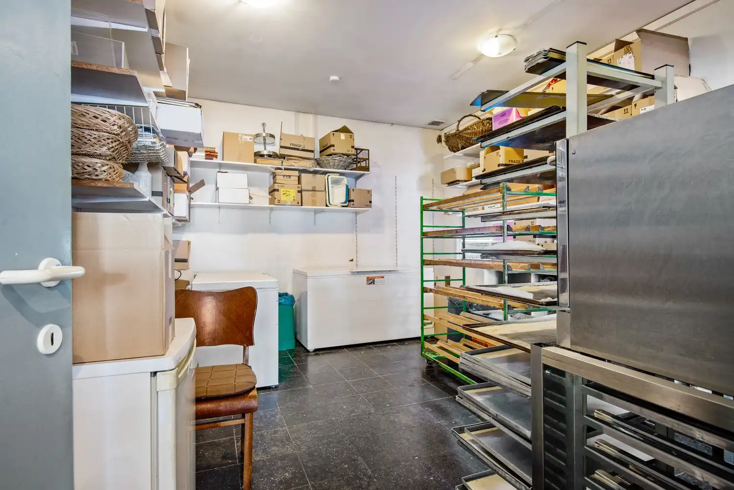 Handelshuis met ruime woning en zwembad te Koningshooikt foto 6