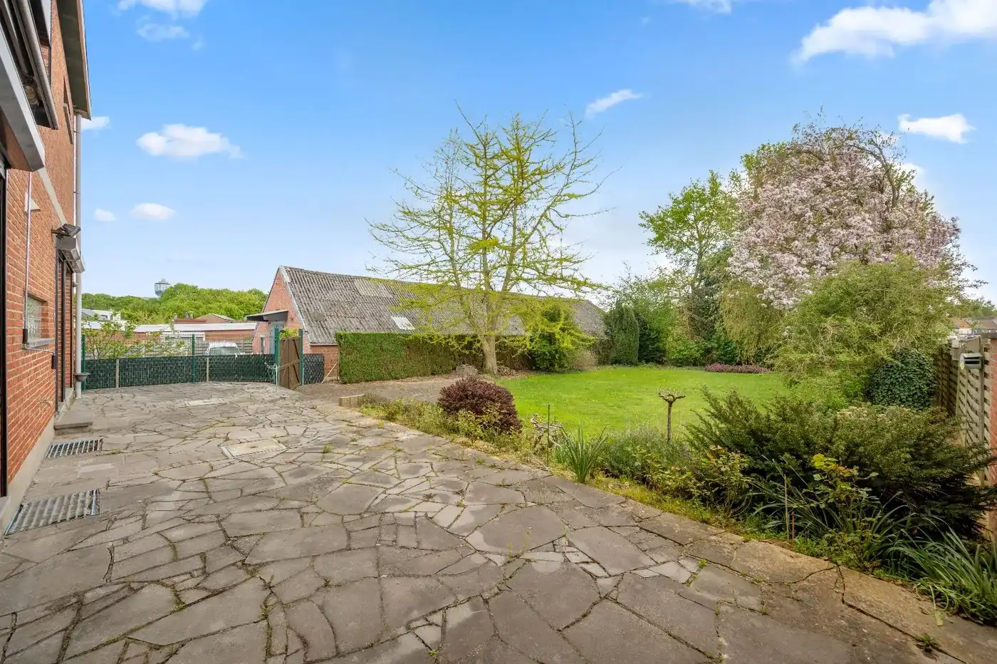 Ruime halfopen bel-étagewoning met prachtig uitzicht foto 25