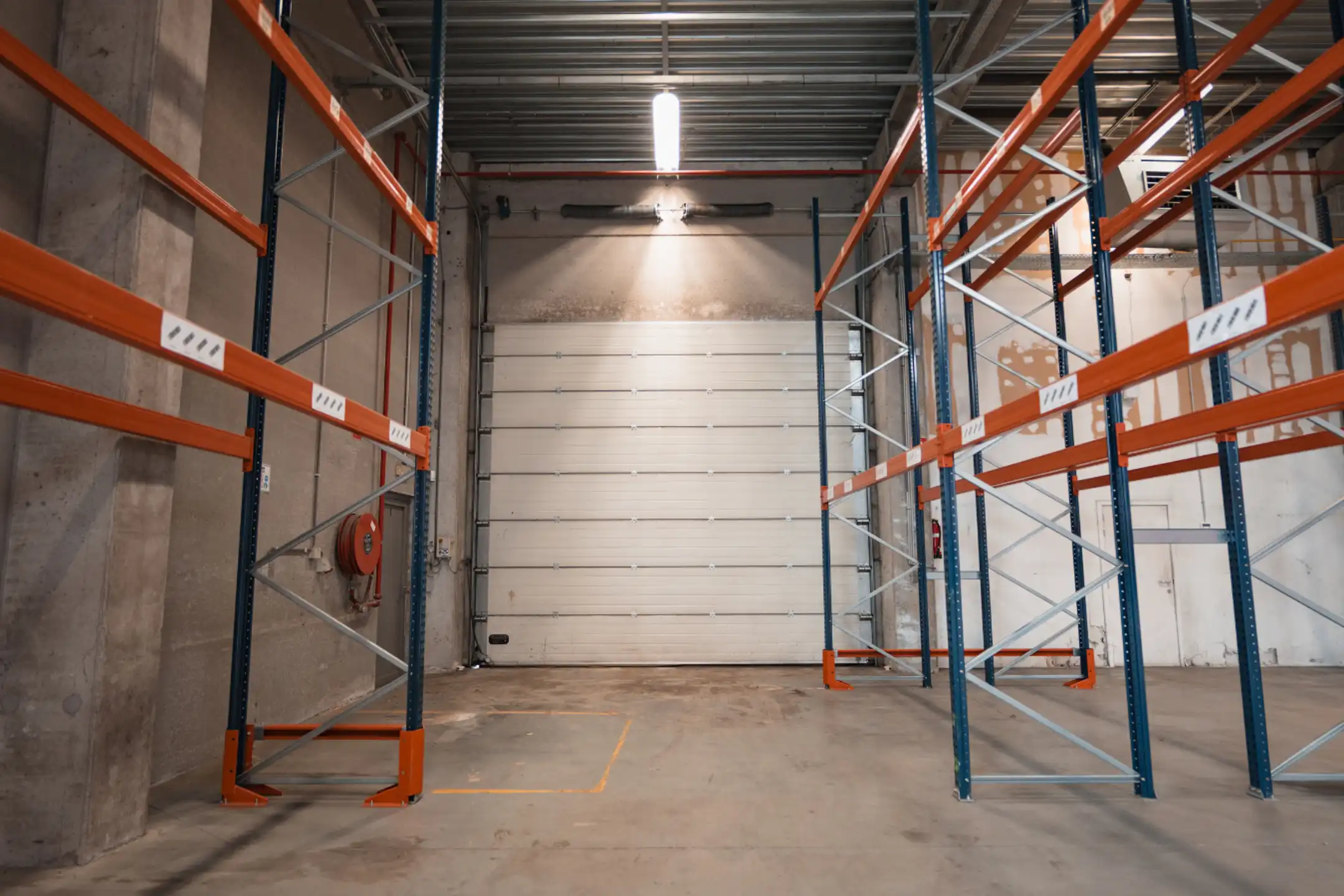 Modern bedrijfsgebouw langs E17 in Zwijndrecht foto 43