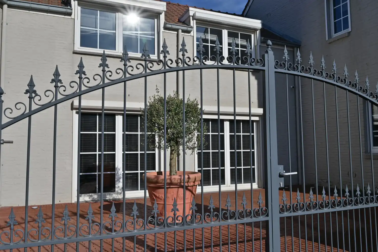 Karaktervolle woning met B&B in Veldwezelt foto 3