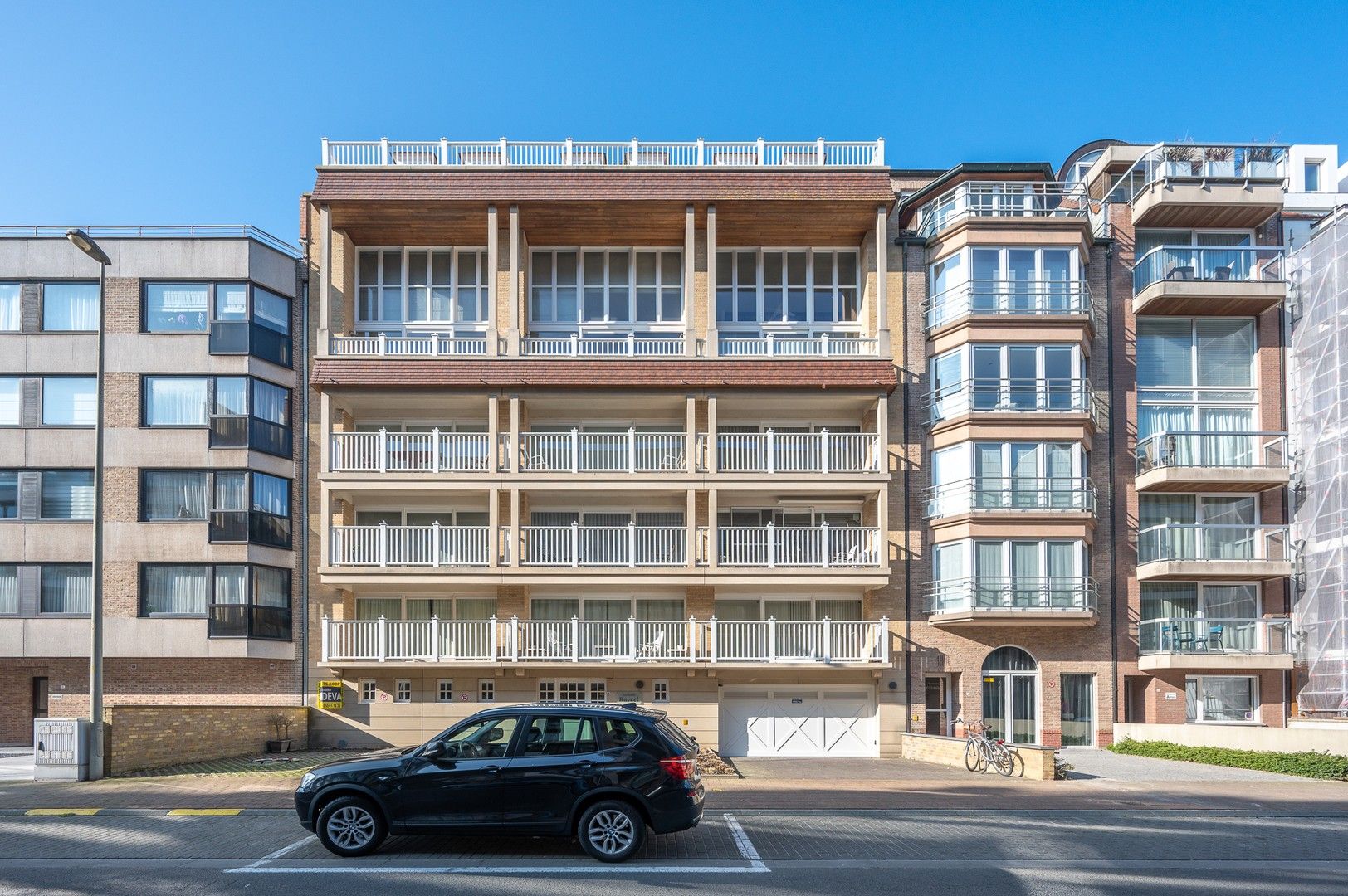 Ruim appartement met 2 slaapkamers in een recente residentie op enkele passen van de zee. foto 1