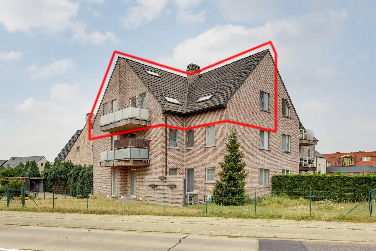 Ruim en energiezuinig Duplex-dakappartement met 4 slaapkamers, 2 badkamers en optionele garagestaanplaats foto {{pictureIndex}}