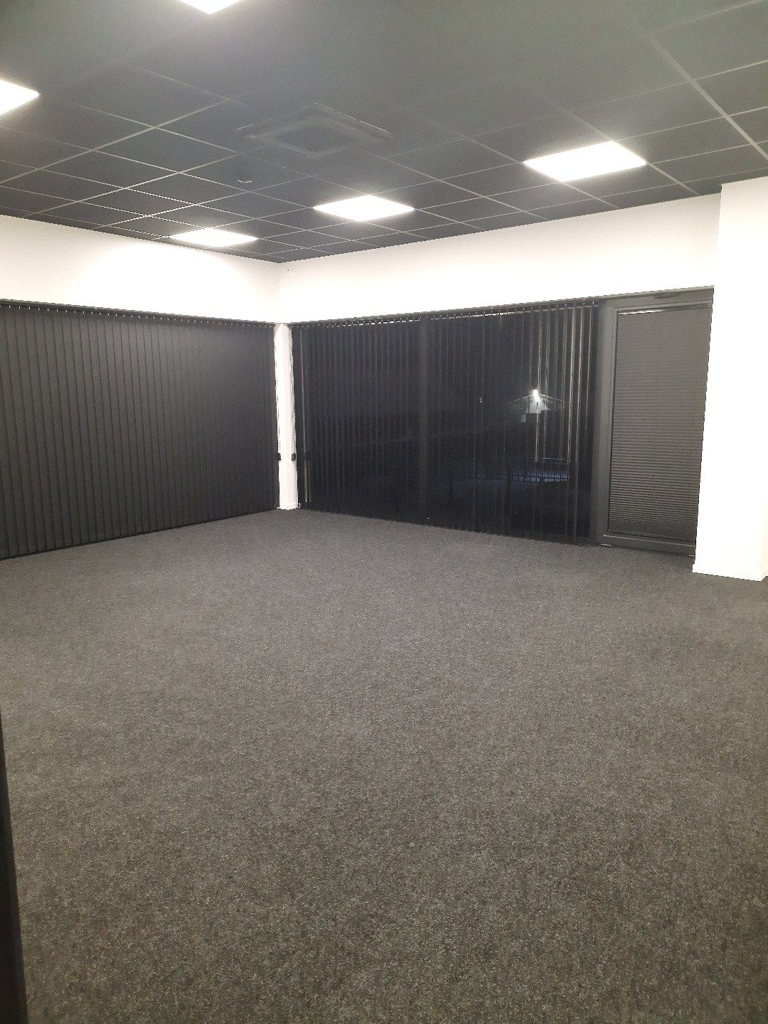 Hoogwaardig KMO-bedrijfsgebouw 187 m² met mezzanine in strategische bedrijventerrein (Winterslag-Genk). foto 11