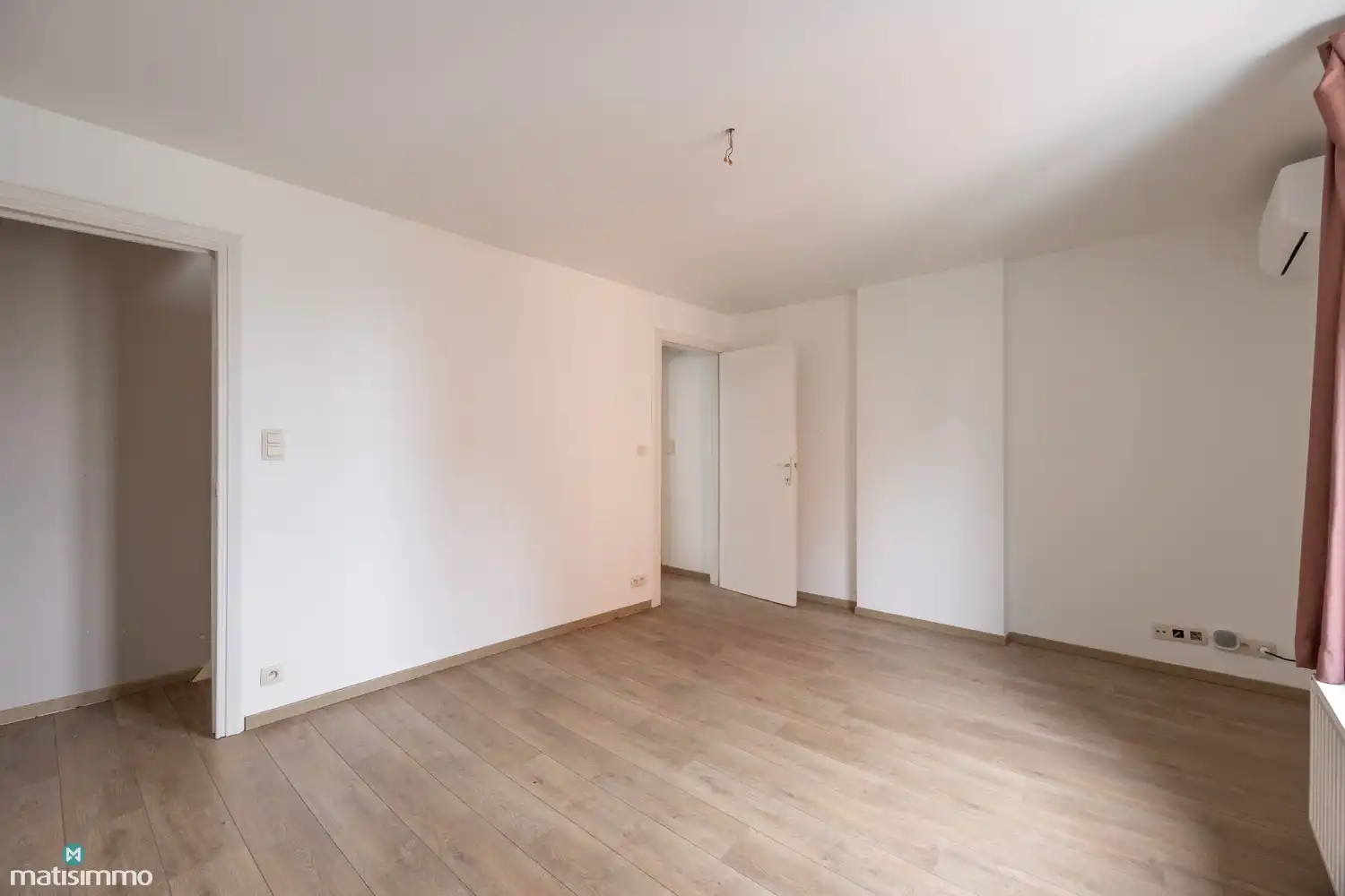 GERENOVEERDE HALFOPEN BEBOUWING MET 2 SLAAPKAMERS OP WANDELAFSTAND VAN HET CENTRUM VAN HASSELT foto 12