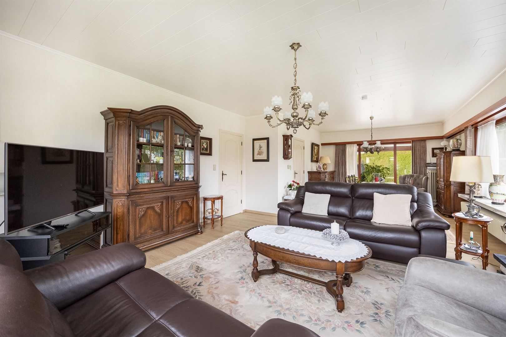 Verzorgde laagbouwwoning met tuin en garages! foto 7