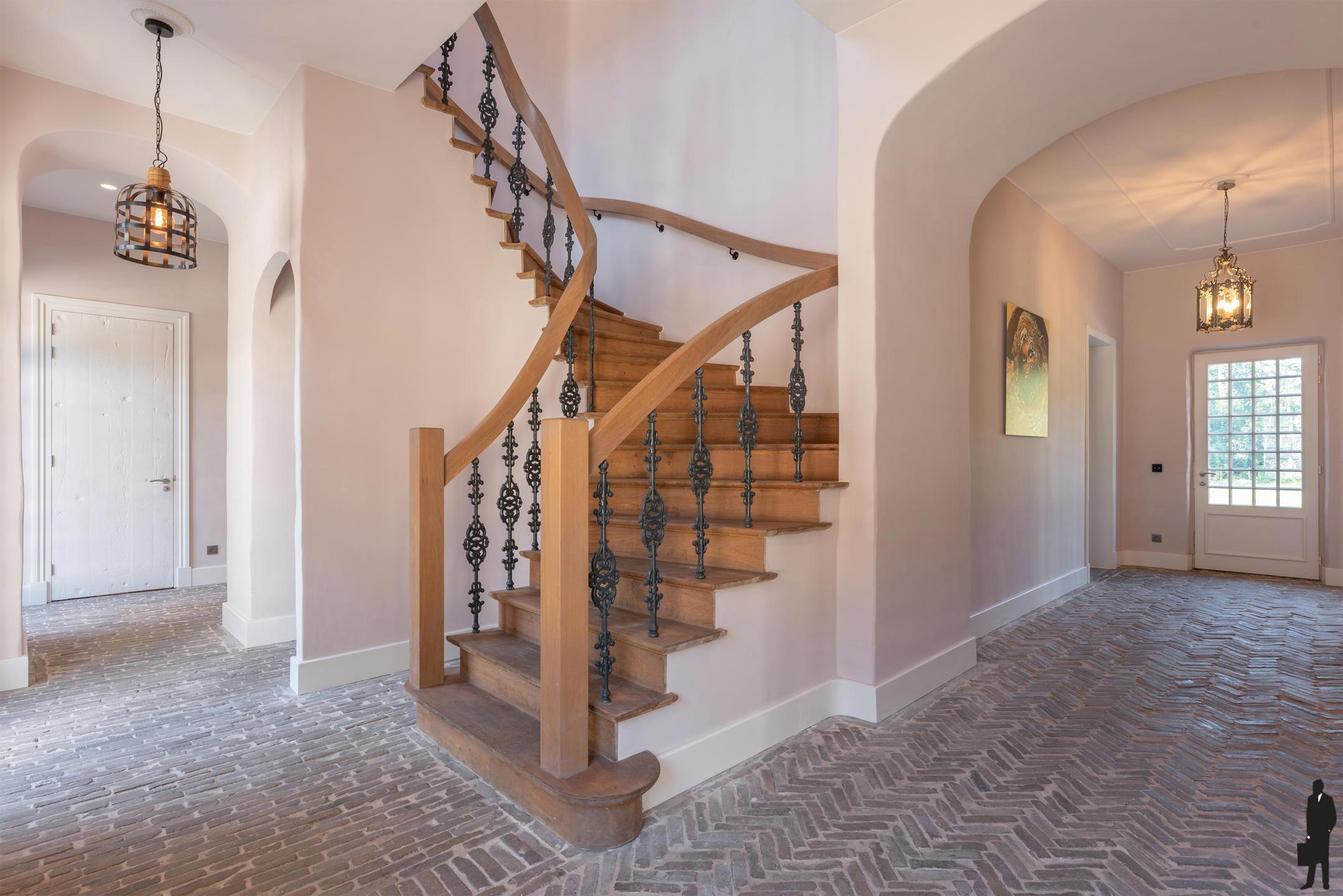 Uniek perceel met U-vorm woning, wellness én conciërgewoonst / zorgwonen en dit op ca. 2.8 hectare! foto 6
