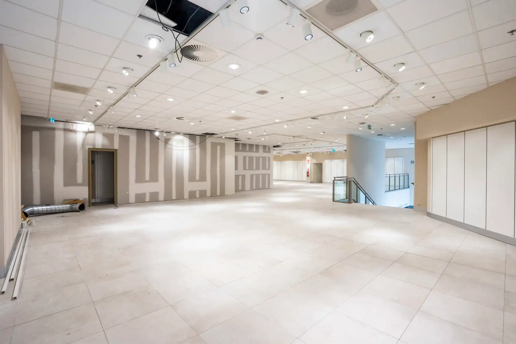 Commerciële toplocatie in Shopping Den Tir foto 5